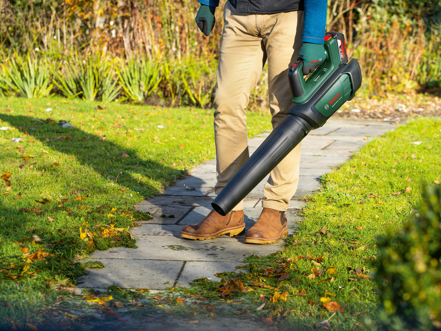 Akkulehtipuhallin Bosch AdvancedLeafBlower 36V-750 1x2,0Ah + laturi