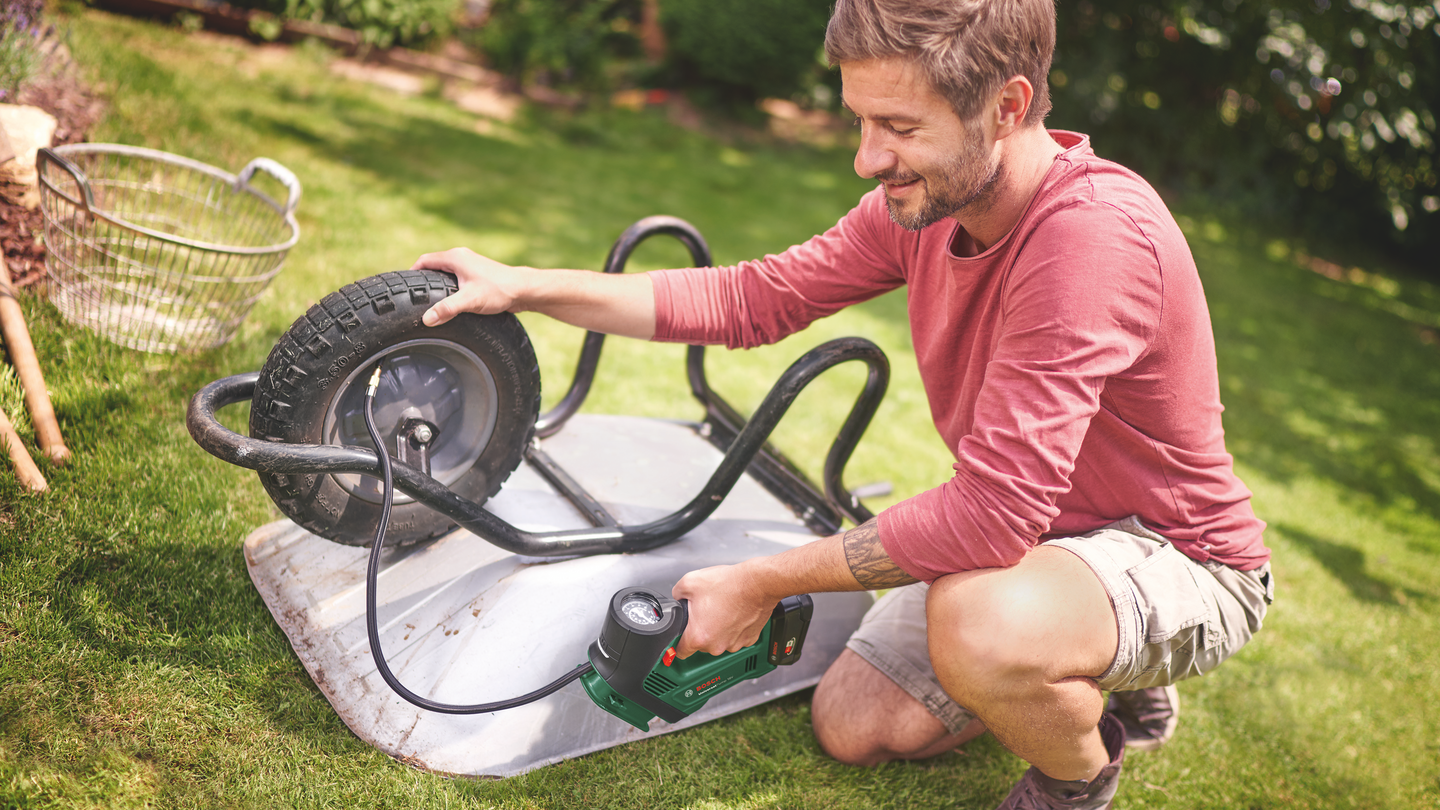 PUMP BOSCH UNIVERSALPUMP SOLO 18V