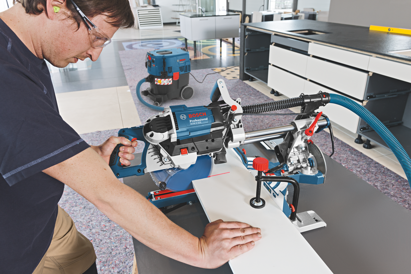 KAP-/GERINGSSÅG BOSCH GCM 8 SDE UTDRAGBAR