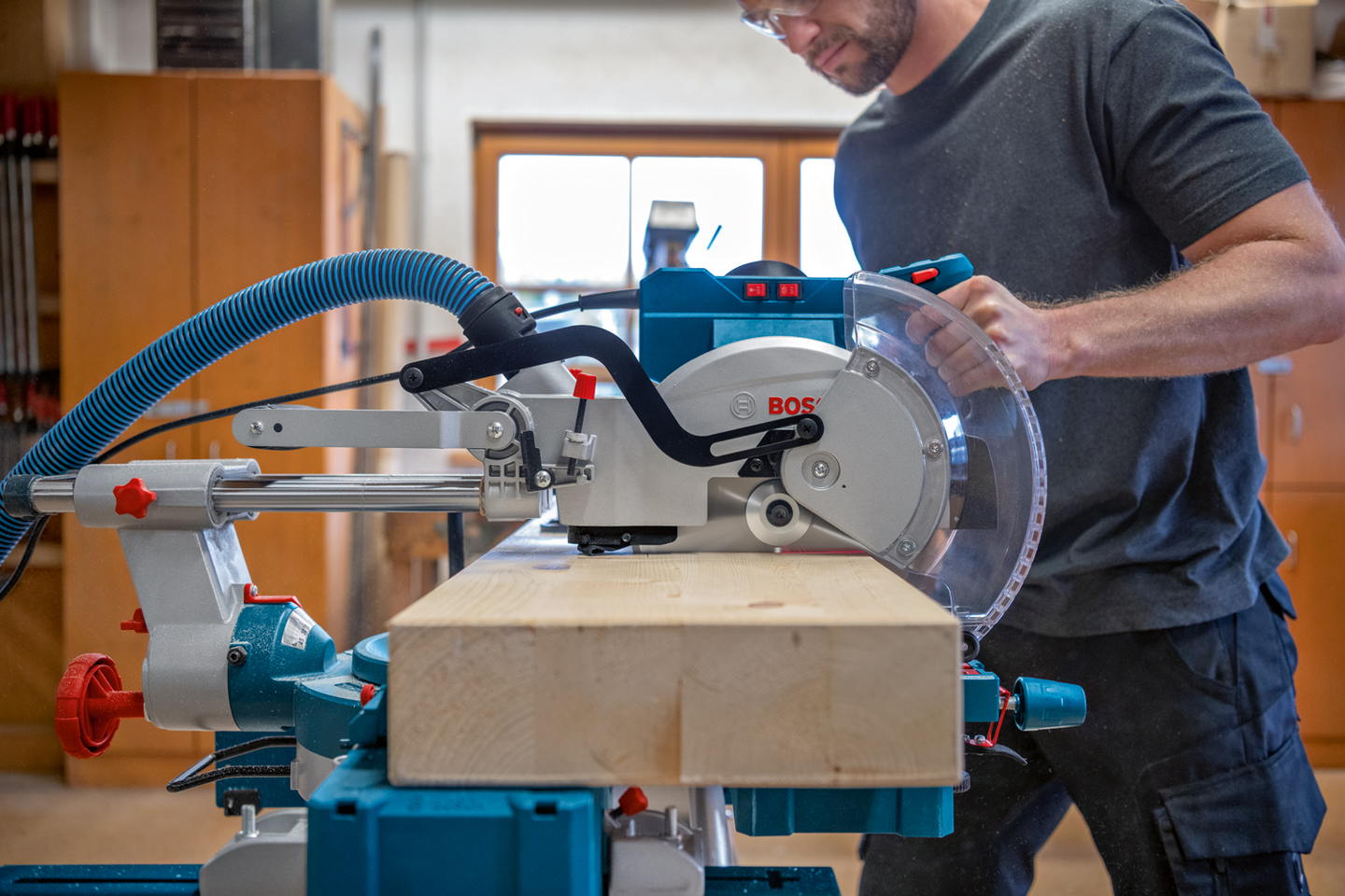 KAP-/GERINGSSÅG BOSCH GCM 305-254 D