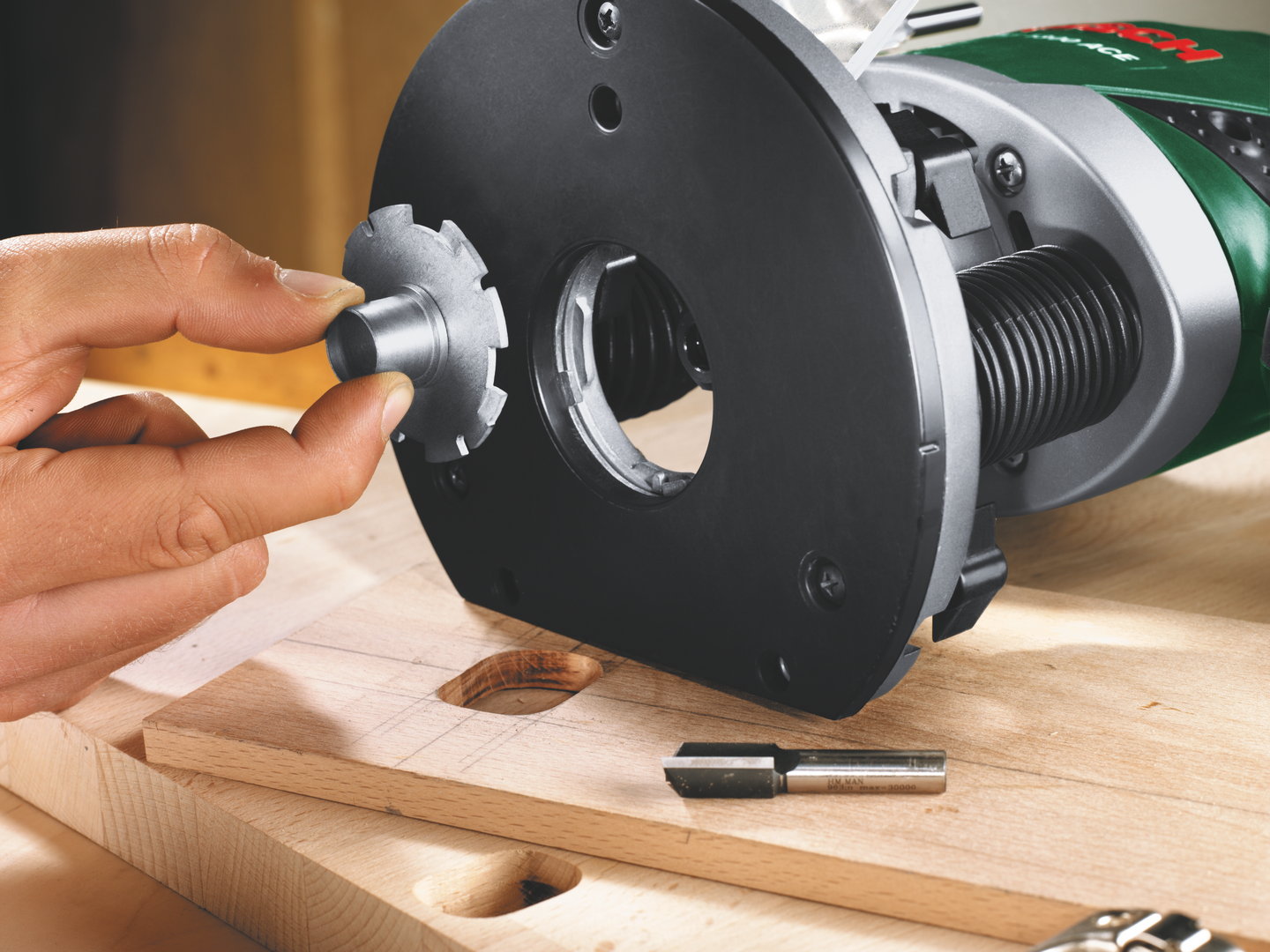 HANDÖVERFRÄS BOSCH POF1400ACE