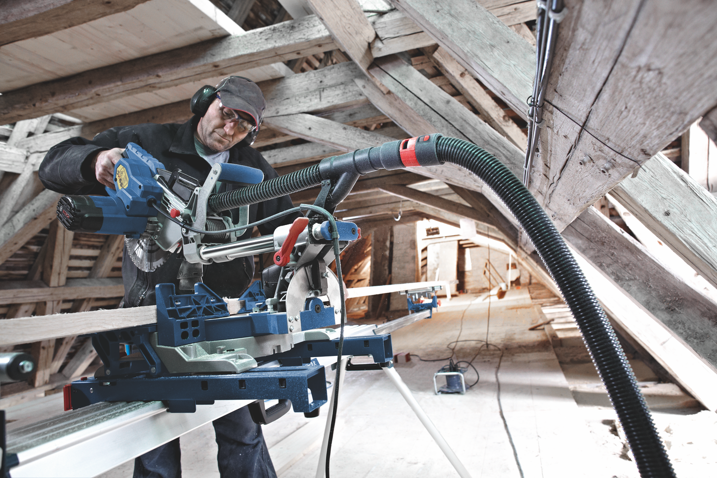 KAP-/GERINGSSÅG BOSCH GCM 8 SJL UTDRAGBAR