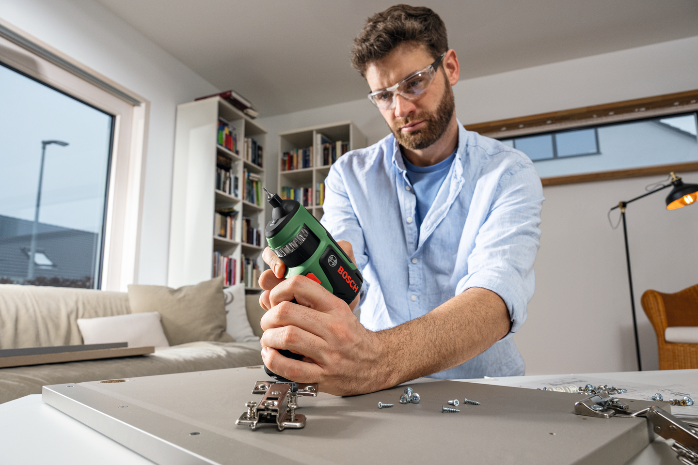 Akkuruuvinväännin Bosch PSR SELECT 4V 1x2,0Ah + 12kpl ruuvauskärkiä