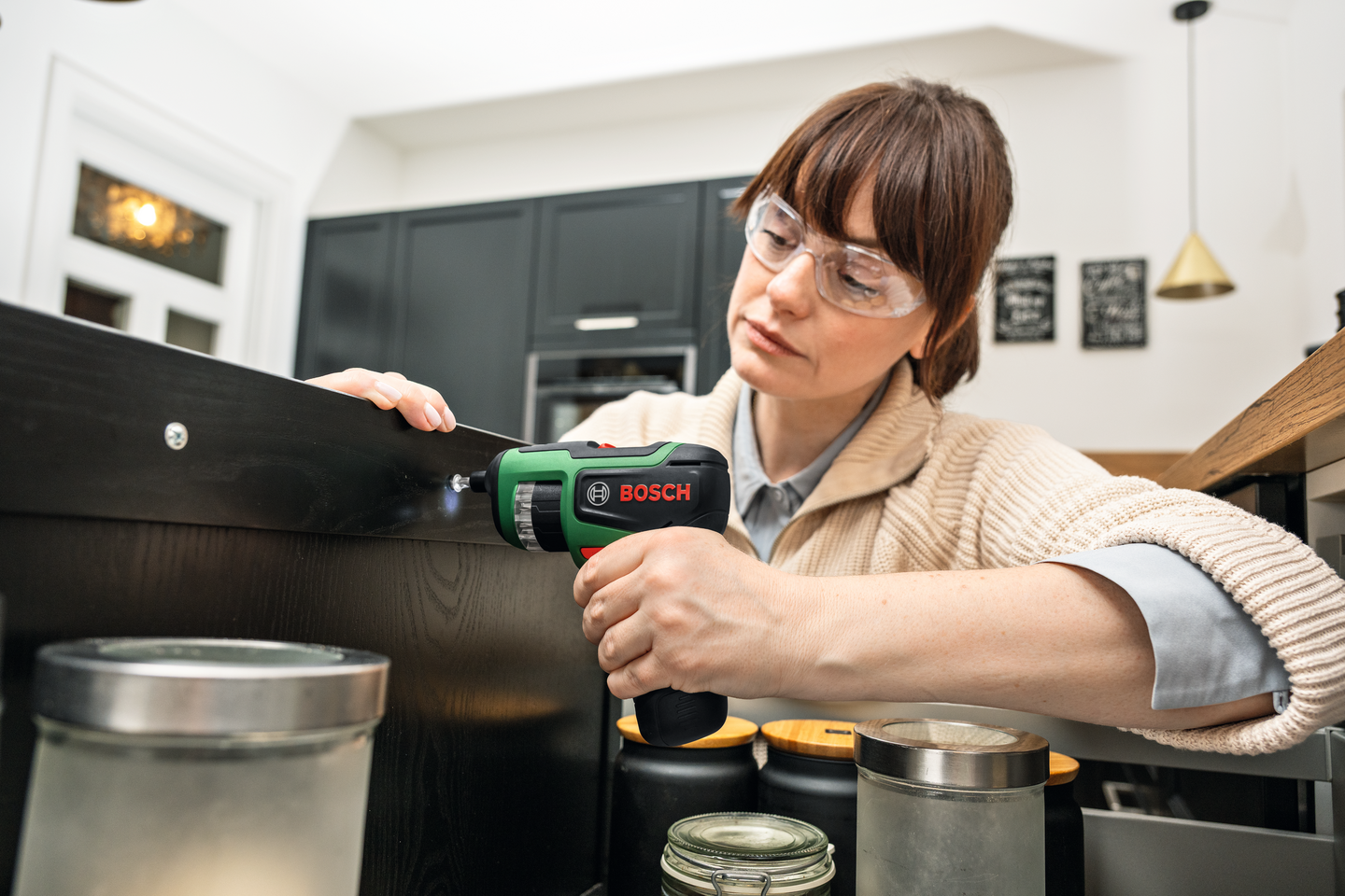 Akkuruuvinväännin Bosch PSR SELECT 4V 1x2,0Ah + 12kpl ruuvauskärkiä