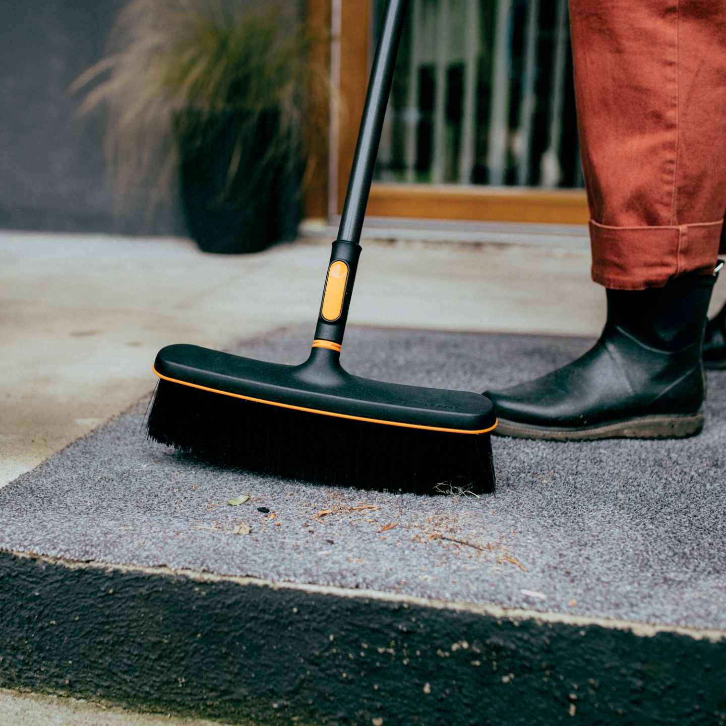 Terassiharja Fiskars OneClick