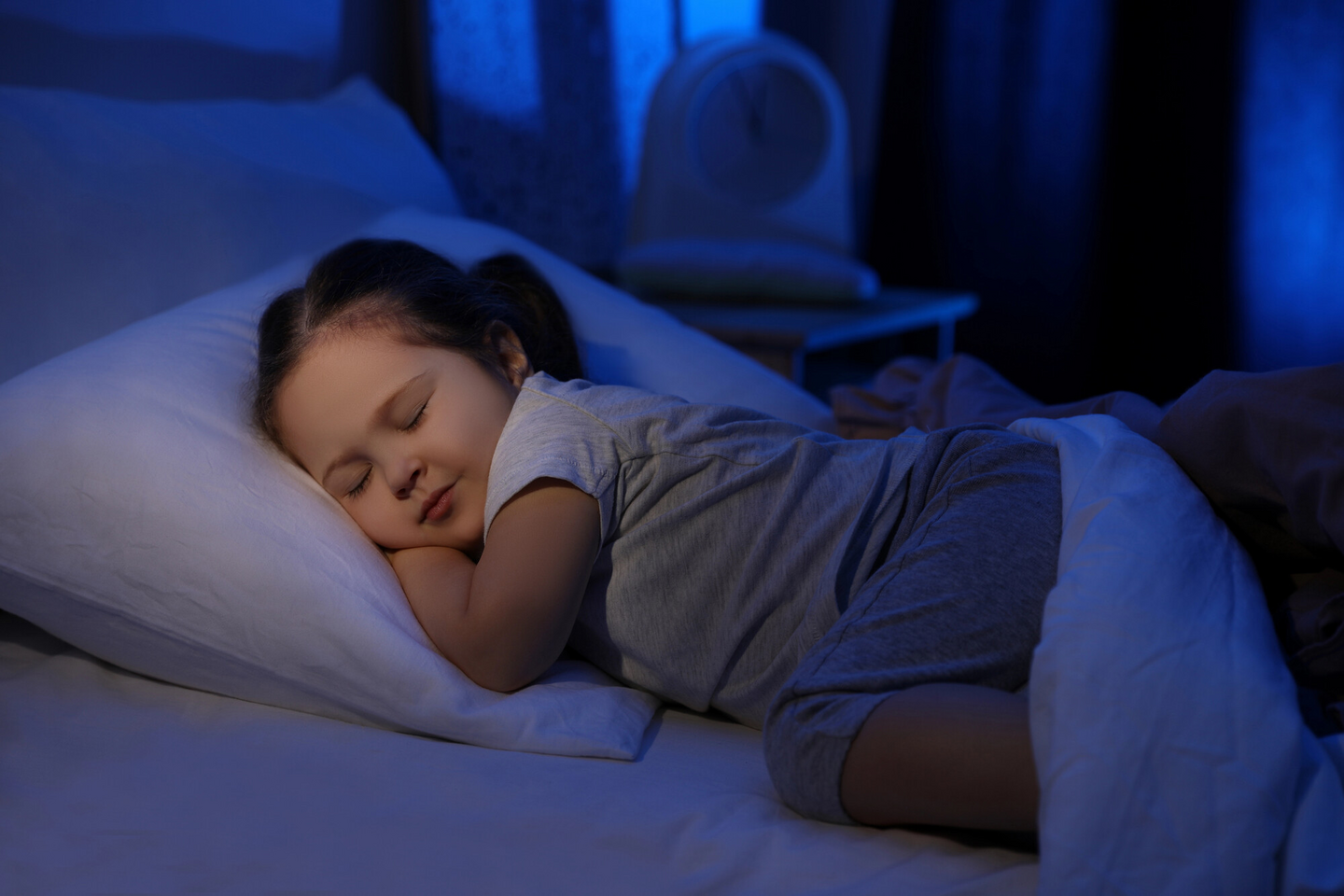 LED-vakiolamppu OSRAM Superstar+ Classic A 806lm 2700K E27 muovi yövalolla