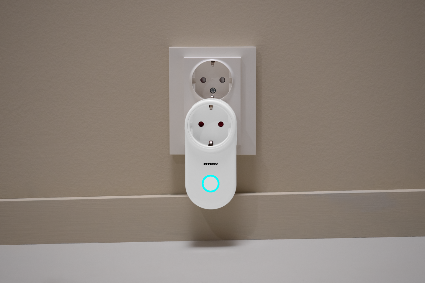 WIFI PLUGG MED TERMOSTAT ADAX