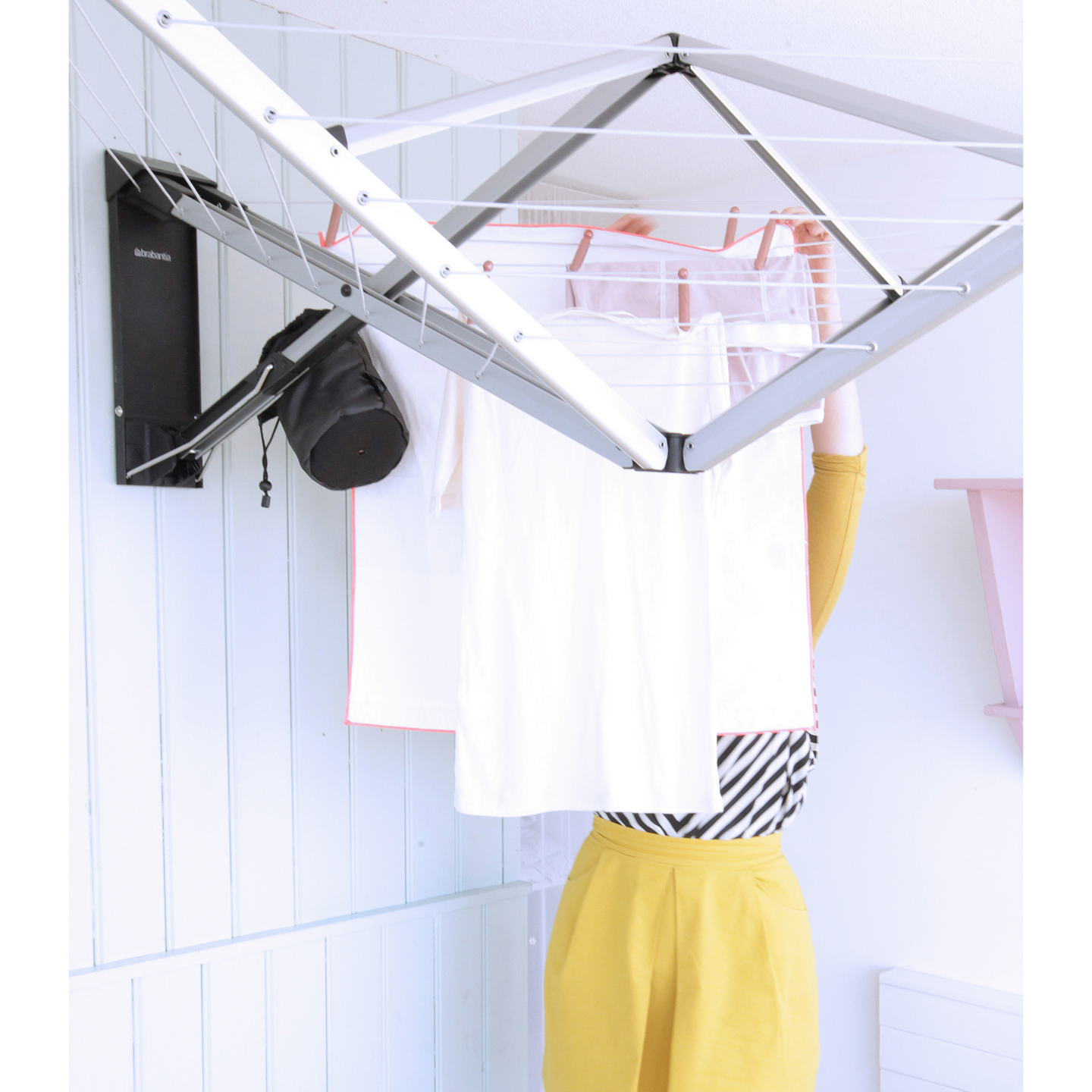 Pyykinkuivausteline Brabantia Wallfix 24m suojapussissa