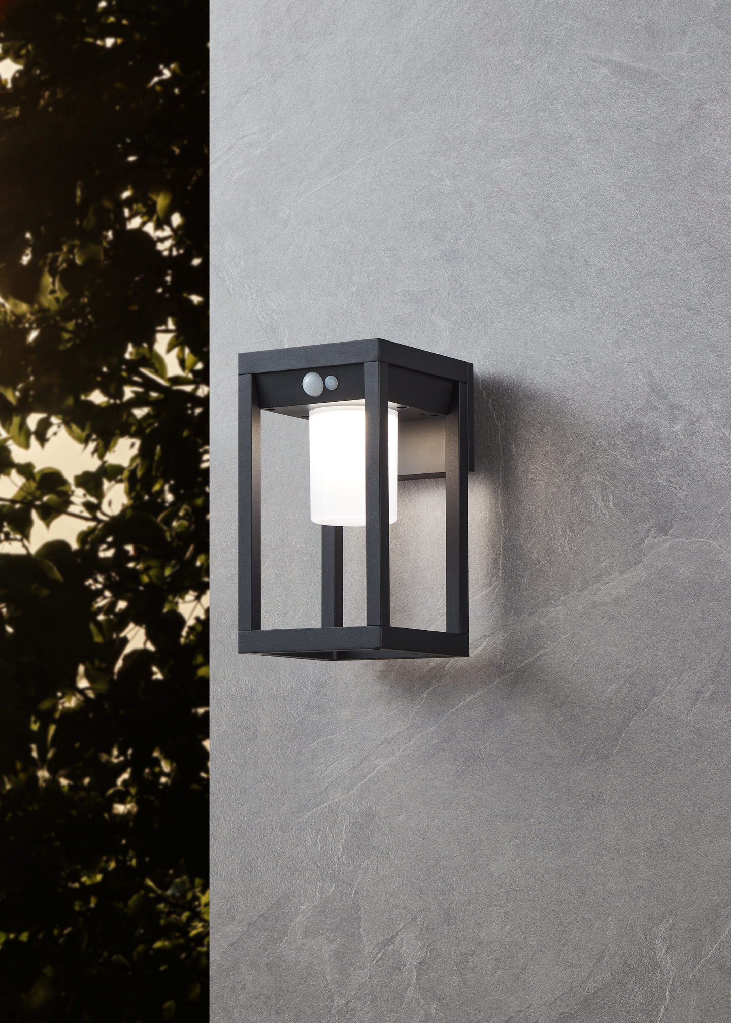 Aurinkokennovalaisin EGLO Martano liiketunnistimella musta 3,7W led IP44