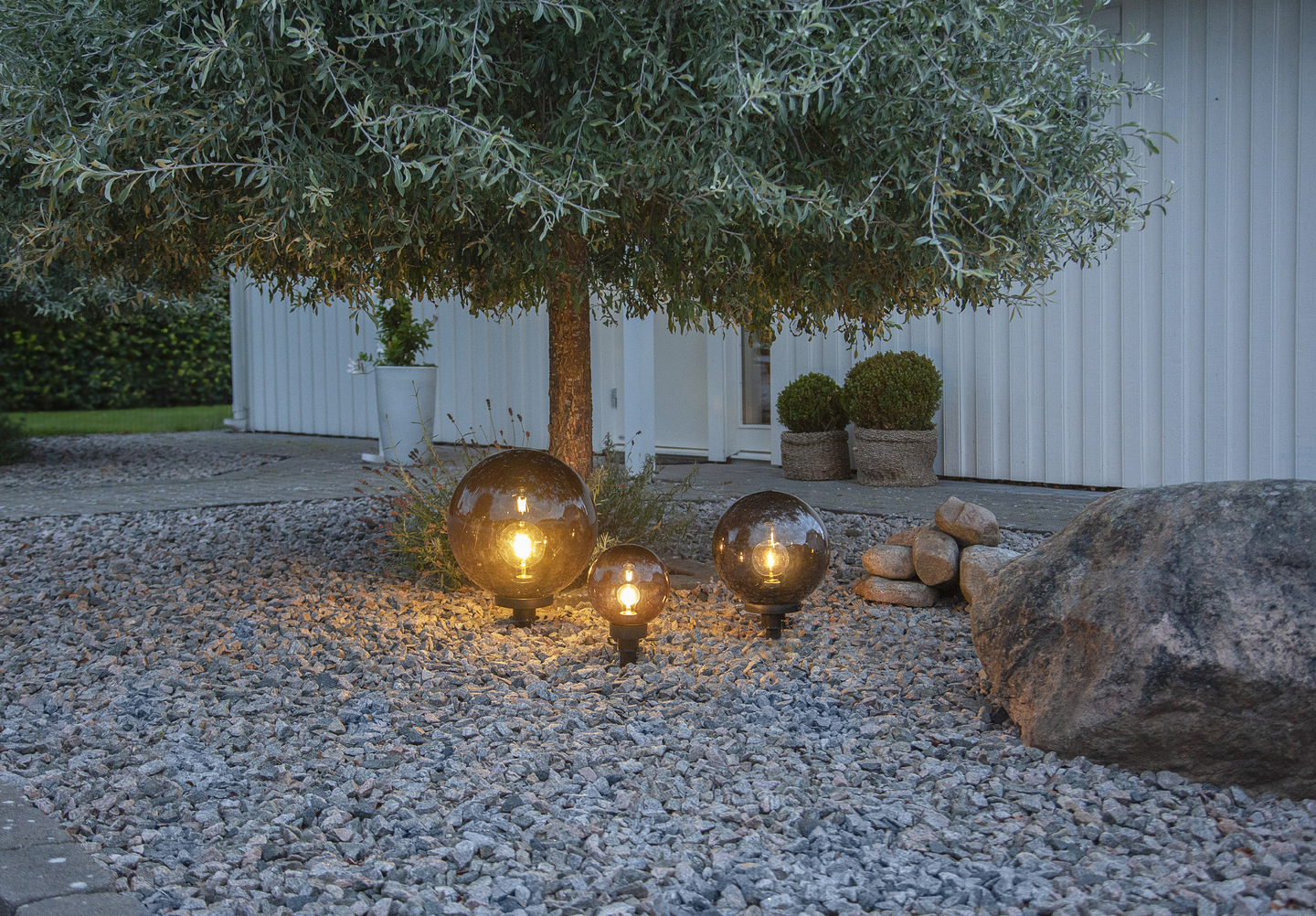 Maapiikkivalaisin EGLO Monterollo smoke halk 30 cm musta E27 maks 40W IP44