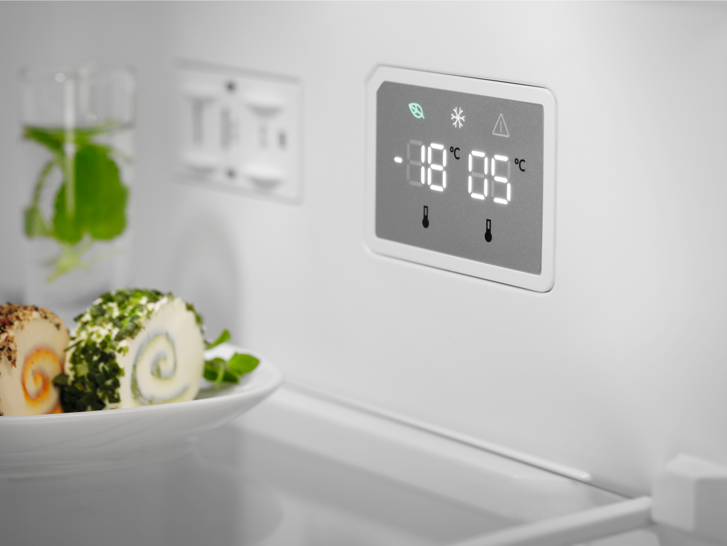 Jääkaappi-pakastin Electrolux LNT6ME32W2 valkoinen