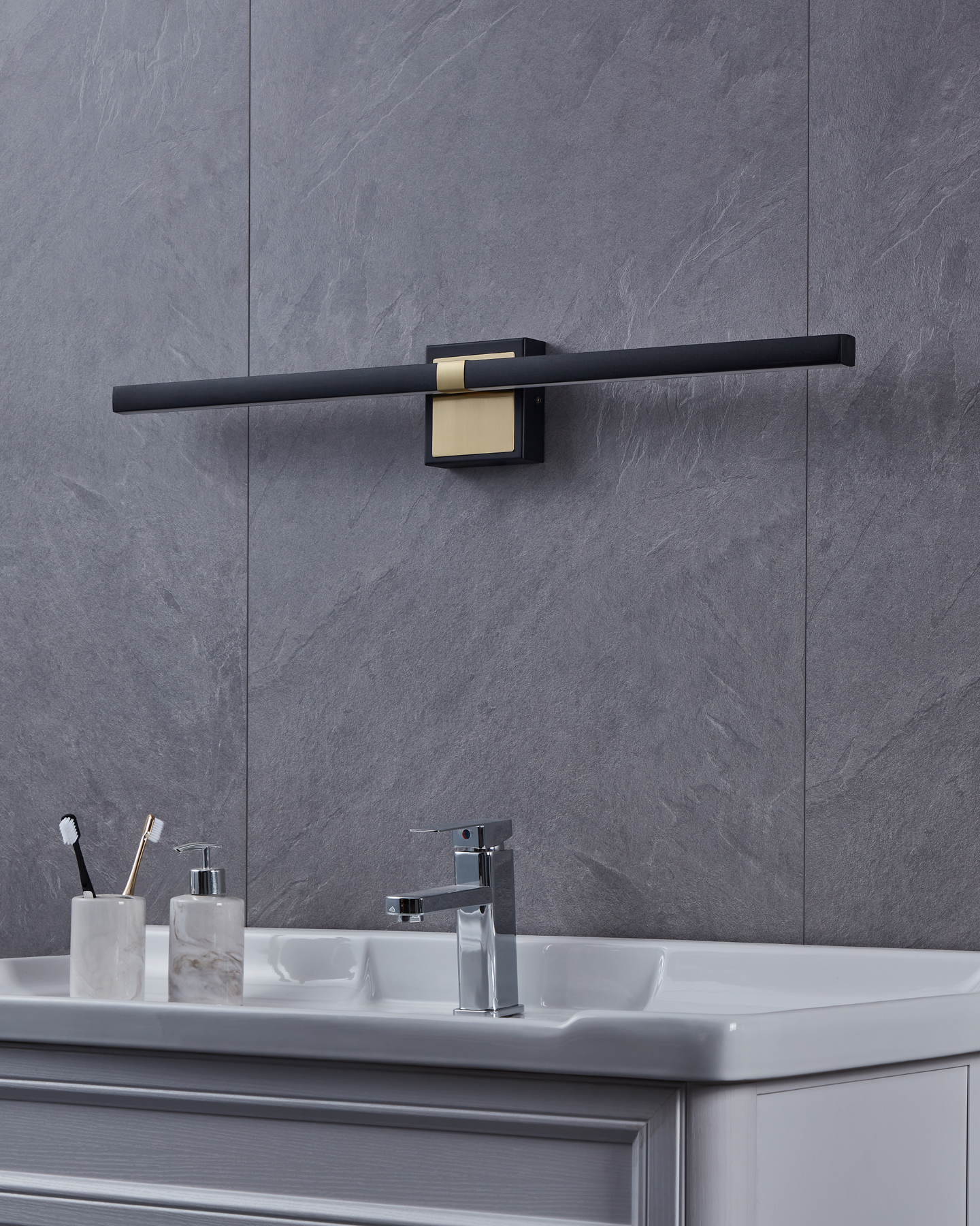 Seinävalaisin EGLO Peguera 80cm 17,5W led musta/messinki