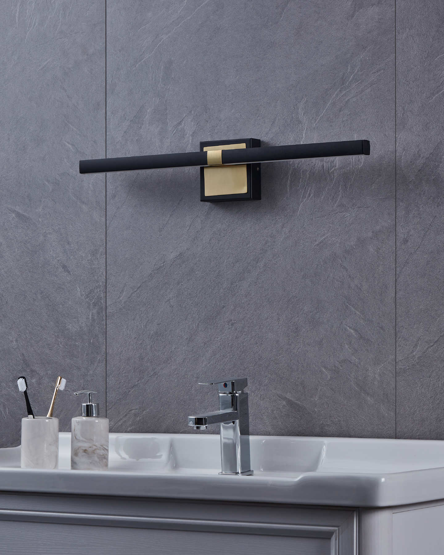 Seinävalaisin EGLO Peguera 60cm 11W led musta/messinki