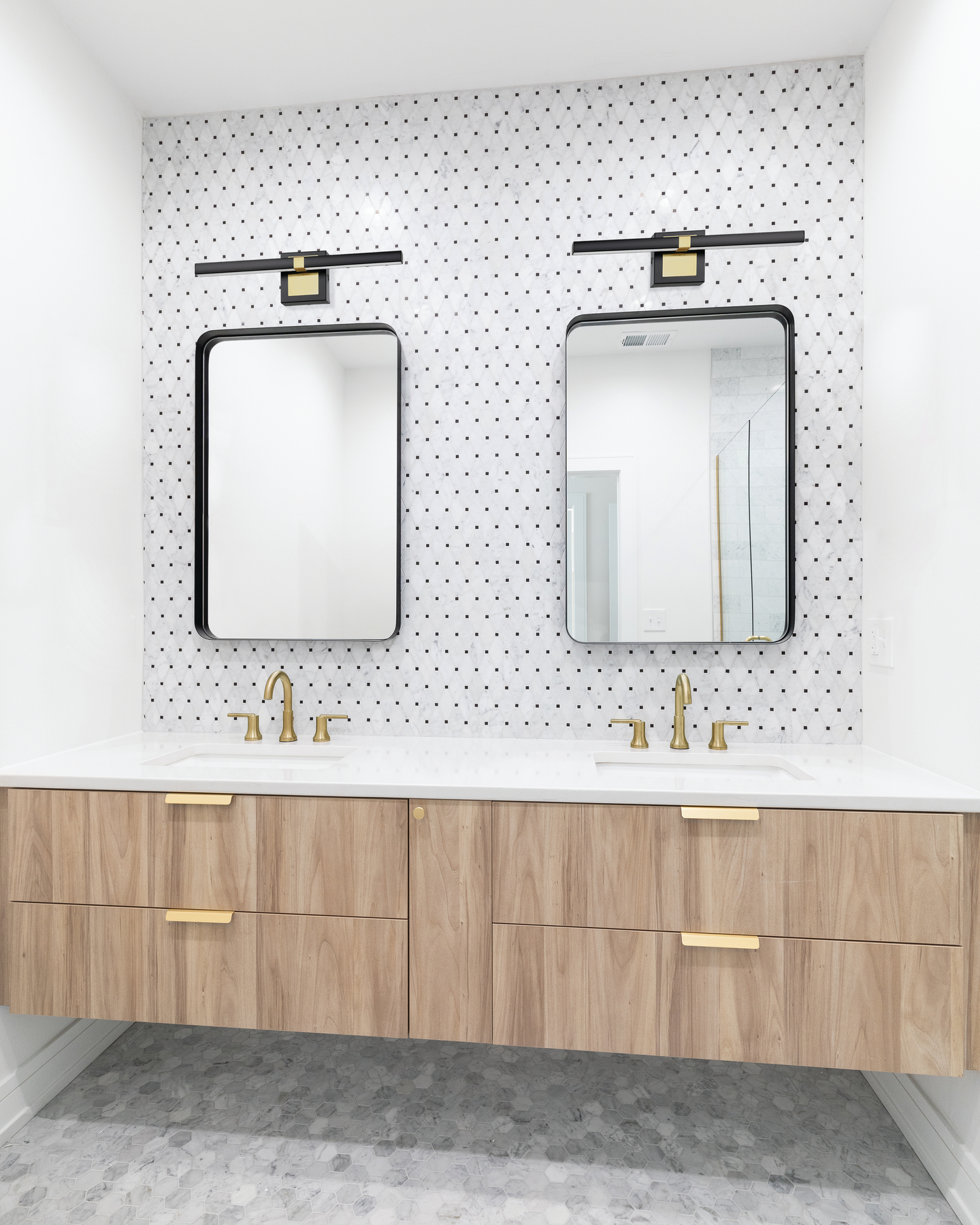 Seinävalaisin EGLO Peguera 60cm 11W led musta/messinki