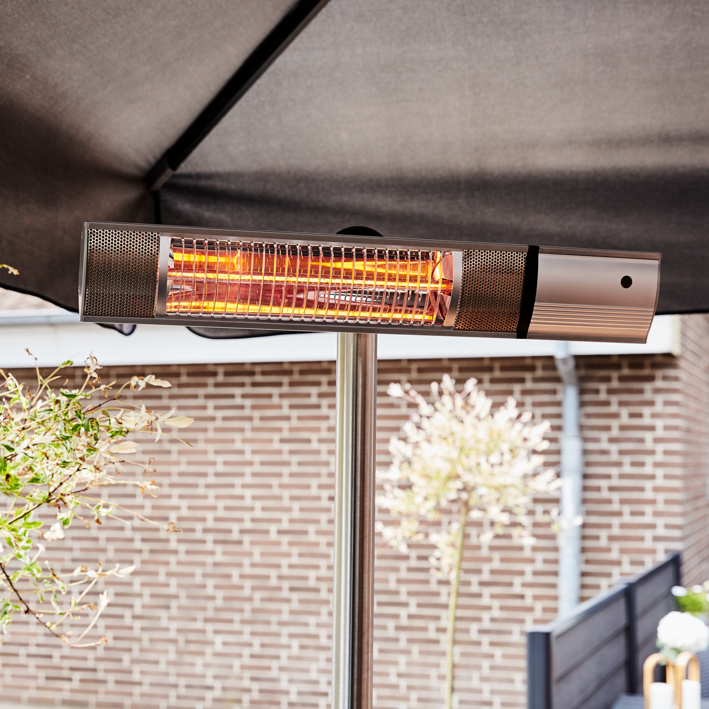 Terassilämmitin 500/1000/1500W lattiamalli, kaukosäädin, RGT, hopea HORTUS