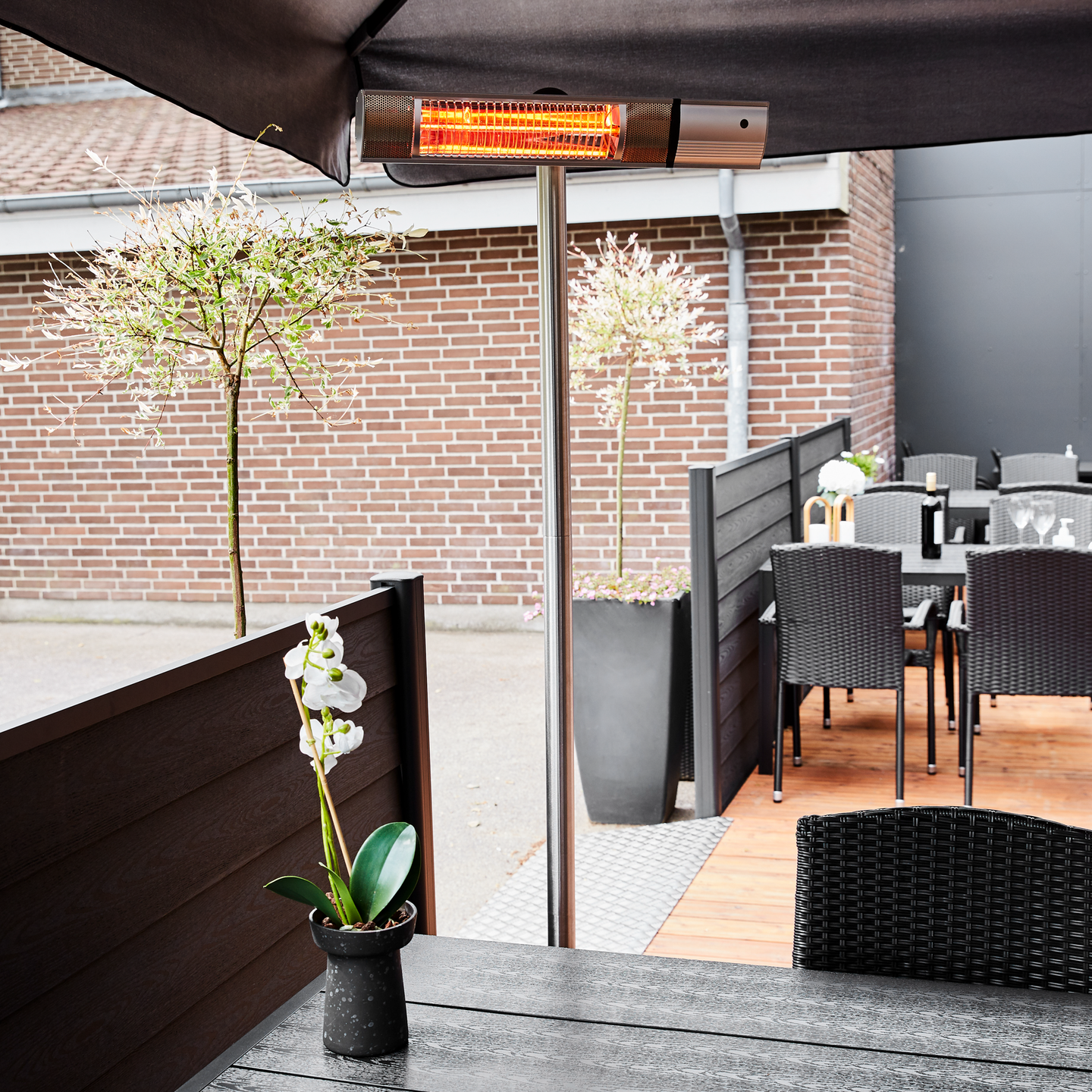 Terassilämmitin 500/1000/1500W lattiamalli, kaukosäädin, RGT, hopea HORTUS