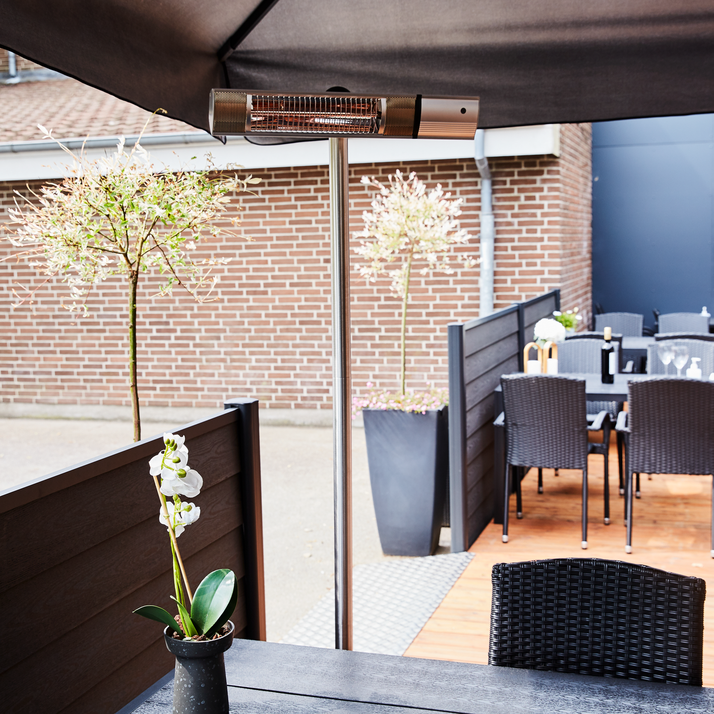 Terassilämmitin 500/1000/1500W lattiamalli, kaukosäädin, RGT, hopea HORTUS