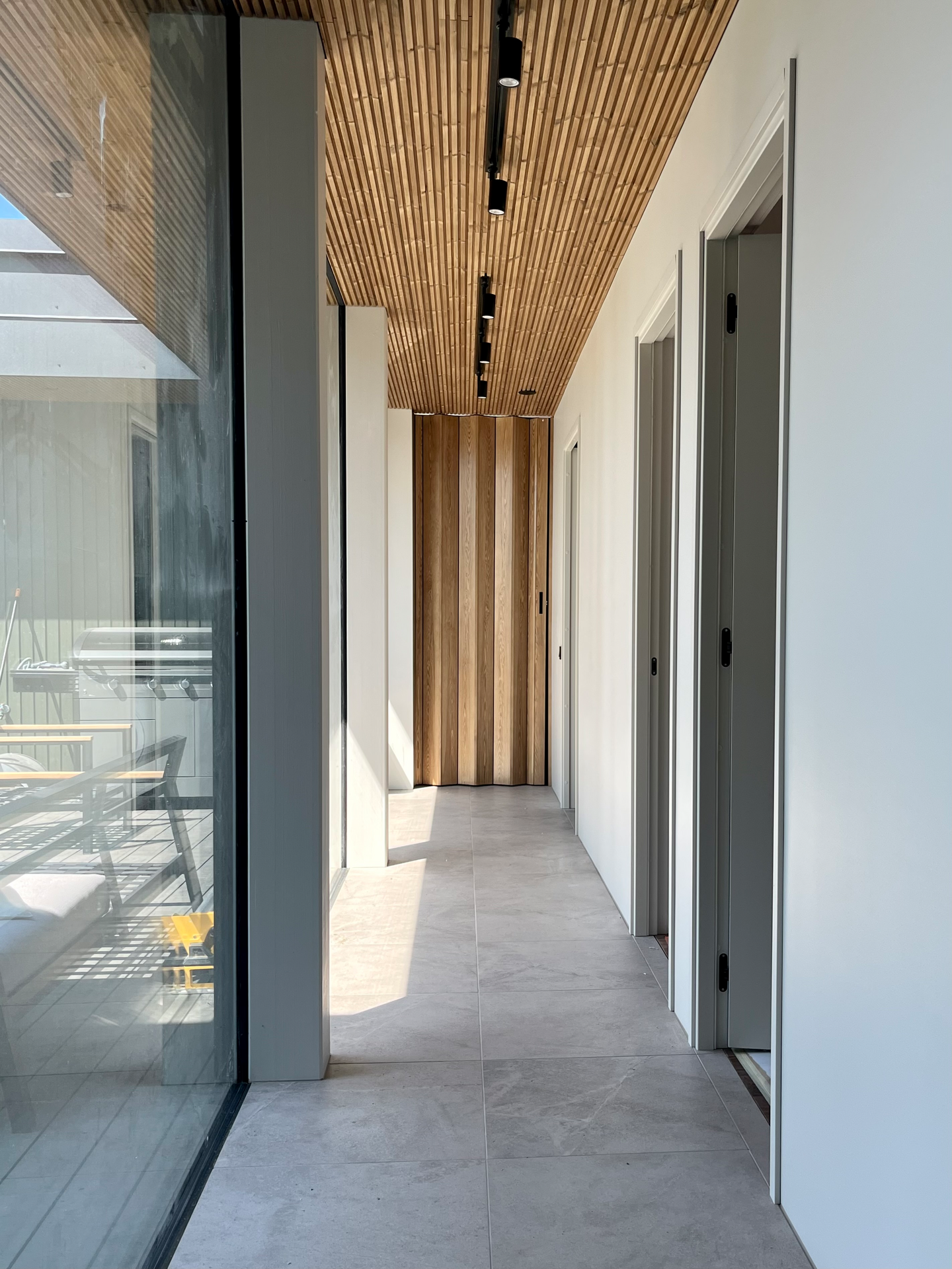 Paneeli Luna Trio 26x92x3000 lämpökäsitelty mänty