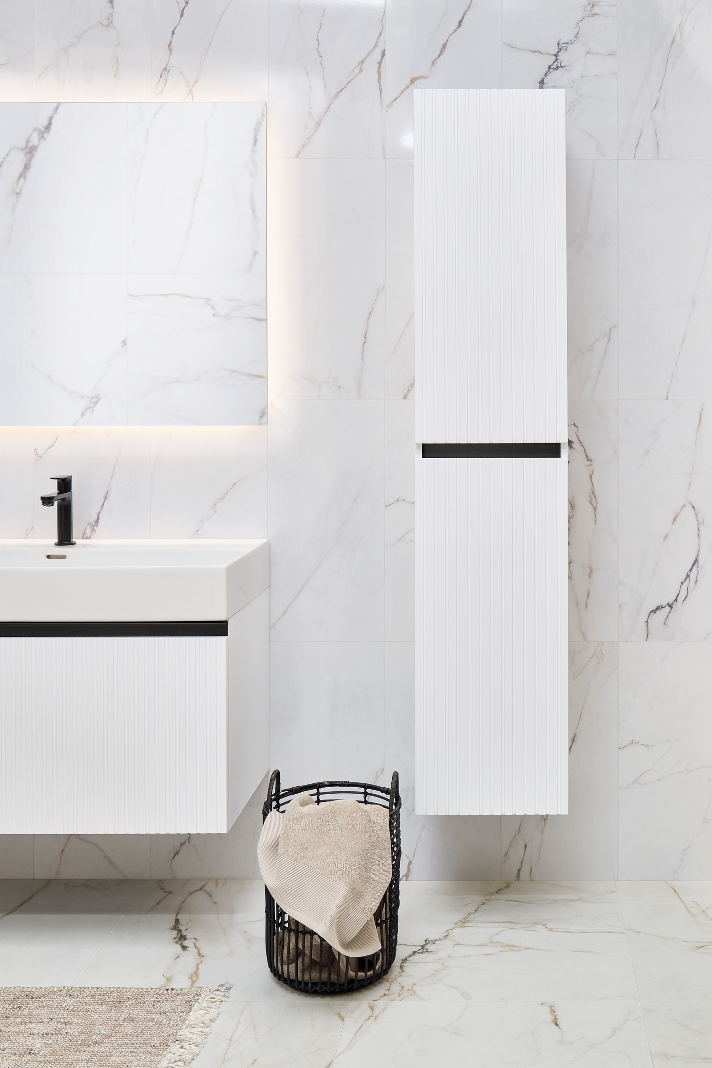 Korkea kaappi Cello Lake K160 L35 S35cm valkoinen 2 ovea