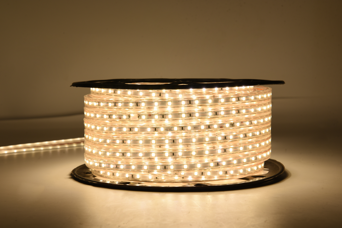 Led-valonauha OPAL 35m 230V 7,6W/m 750lm/m 4000K pistotulpalla IP65/44