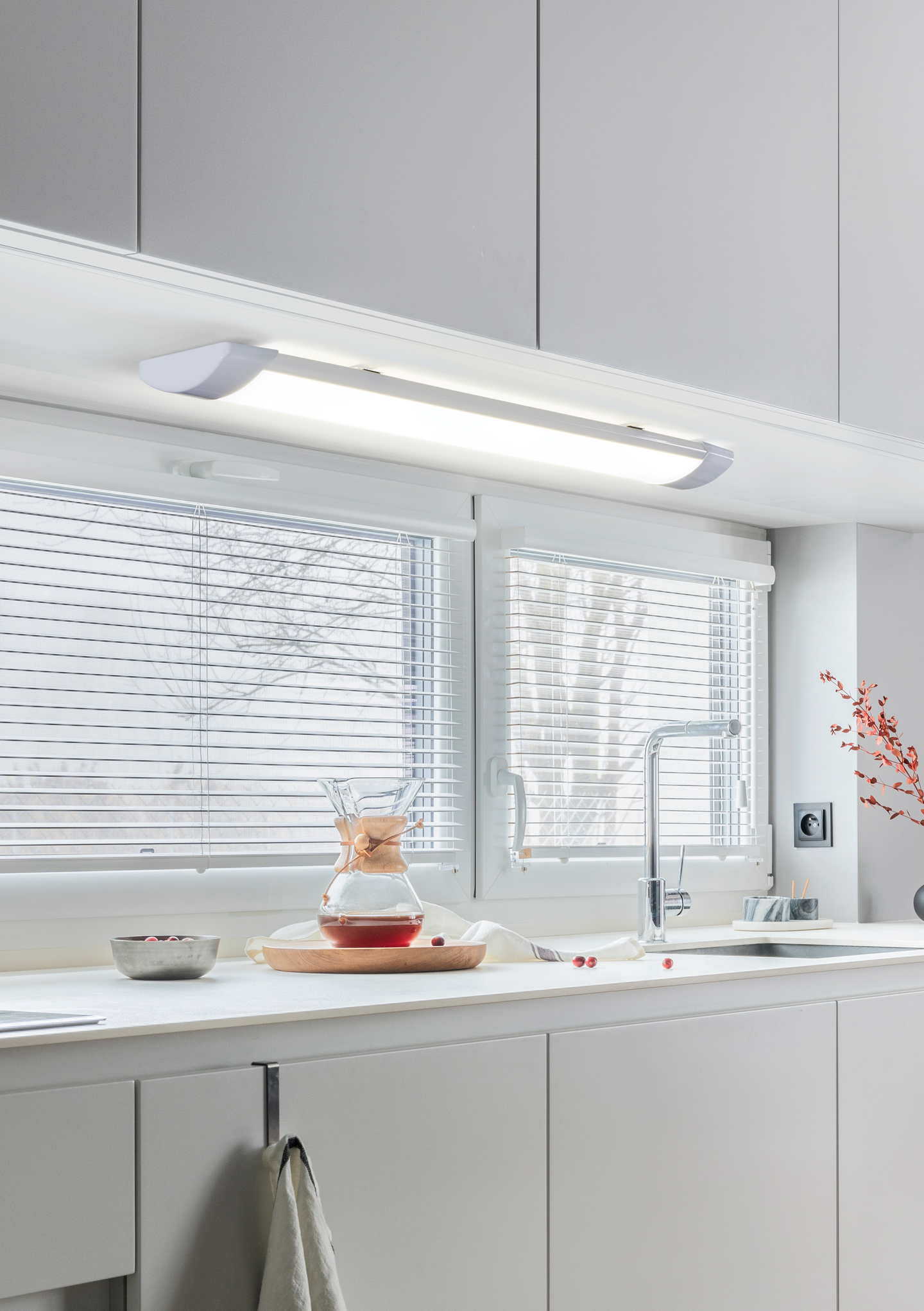 Työpistevalaisin EGLO EXPERT Sicciarotta 18W led 600x75mm valkoinen