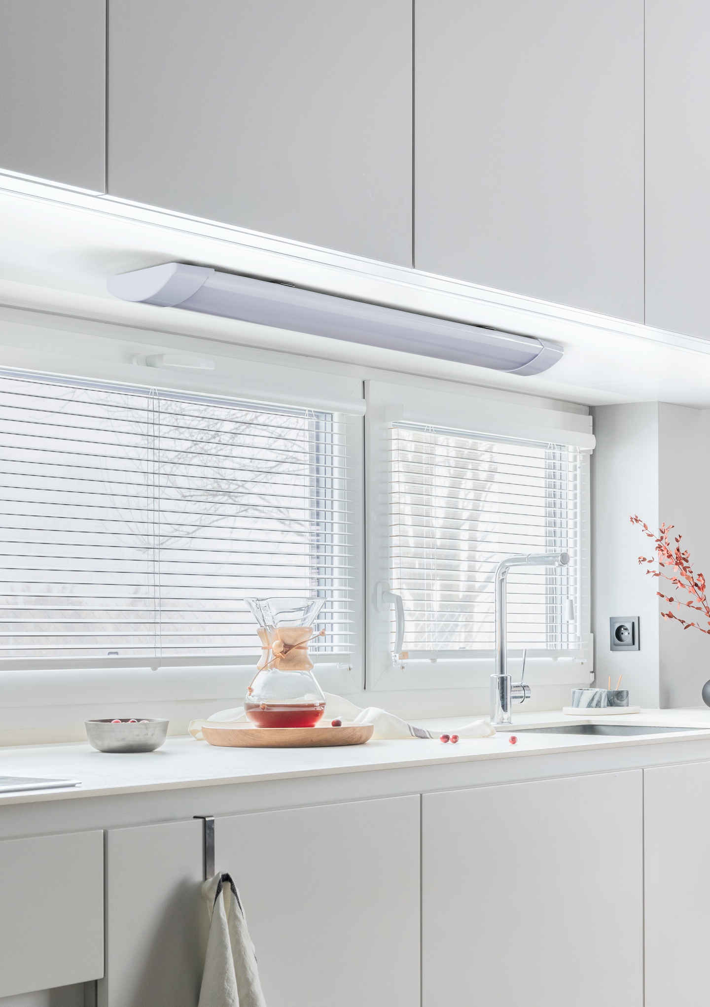 Työpistevalaisin EGLO EXPERT Sicciarotta 18W led 600x75mm valkoinen