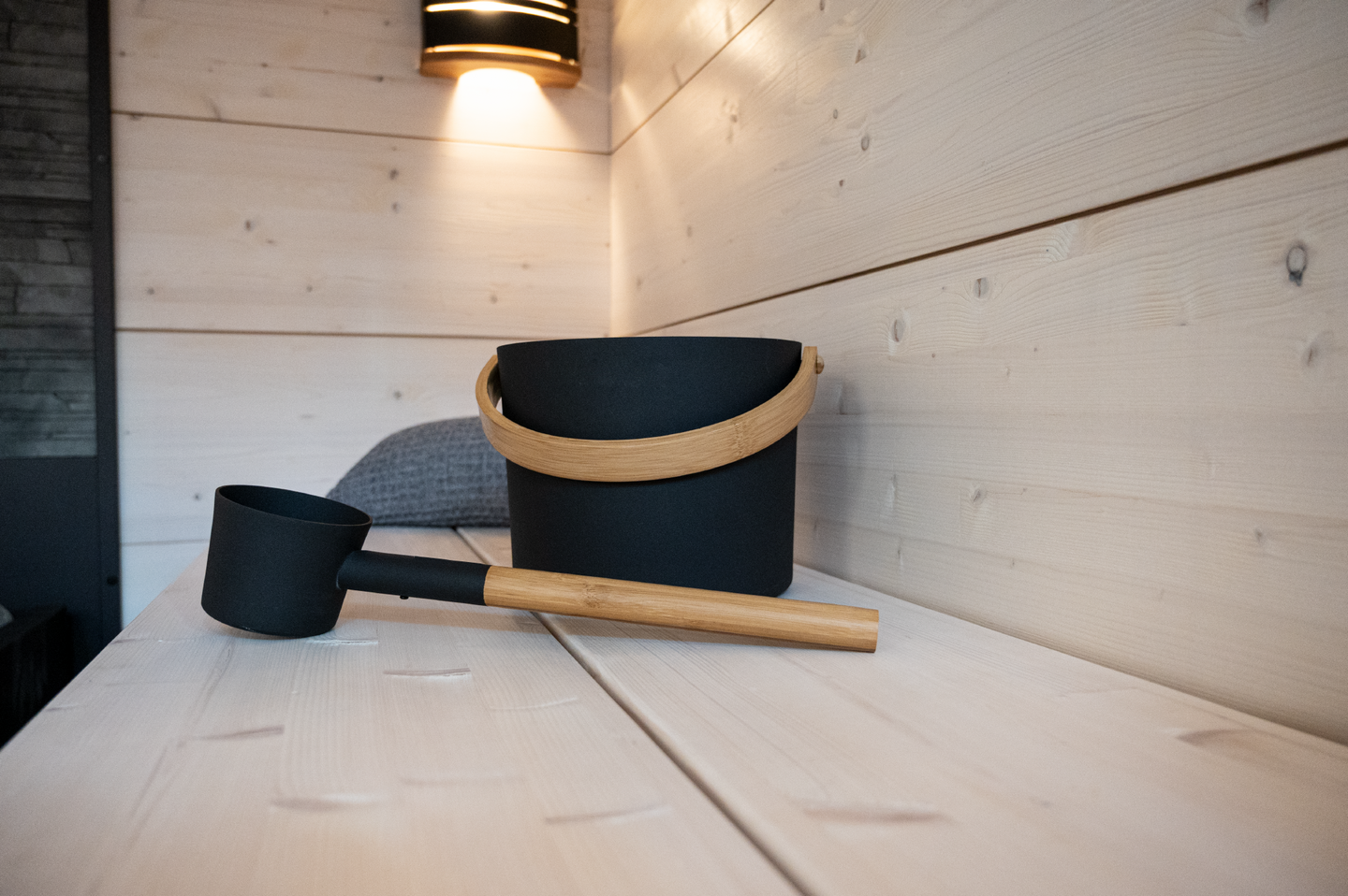 BASTUSET HARVIA SAC10111 SVART