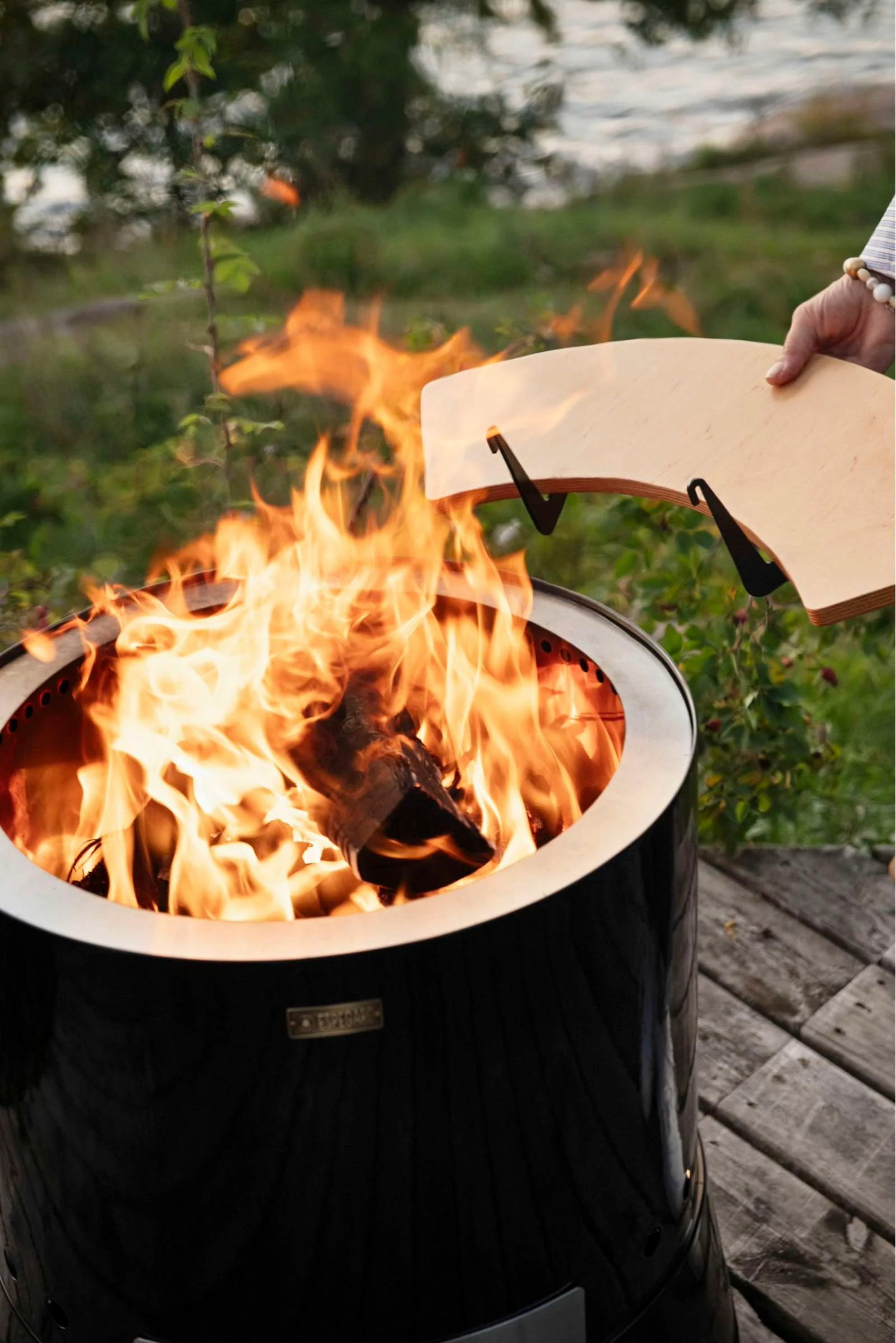 Sivupöydät Espegard Pilar 50 ja Premium malliin, lakattua puuta