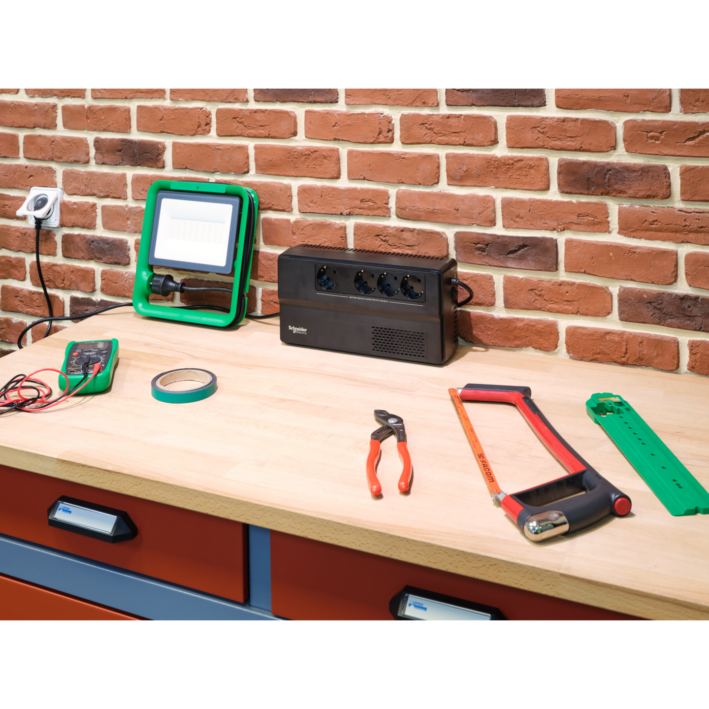 UPS-laite Easy Ups Schneider Electric 800va Schuko Liitäntä