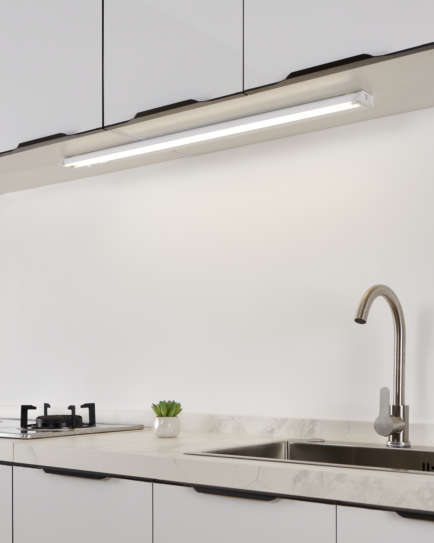 Työpistevalaisin EGLO EXPERT RUSSCALLO LED 87cm 13W 1470lm CCT valkoinen