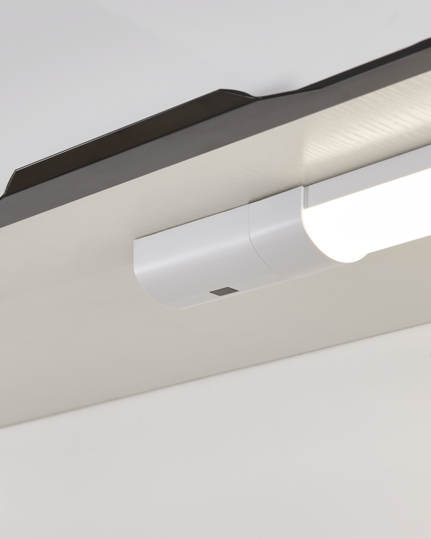 Päätykappale EGLO EXPERT STRACCA liiketunnistimella valkoinen