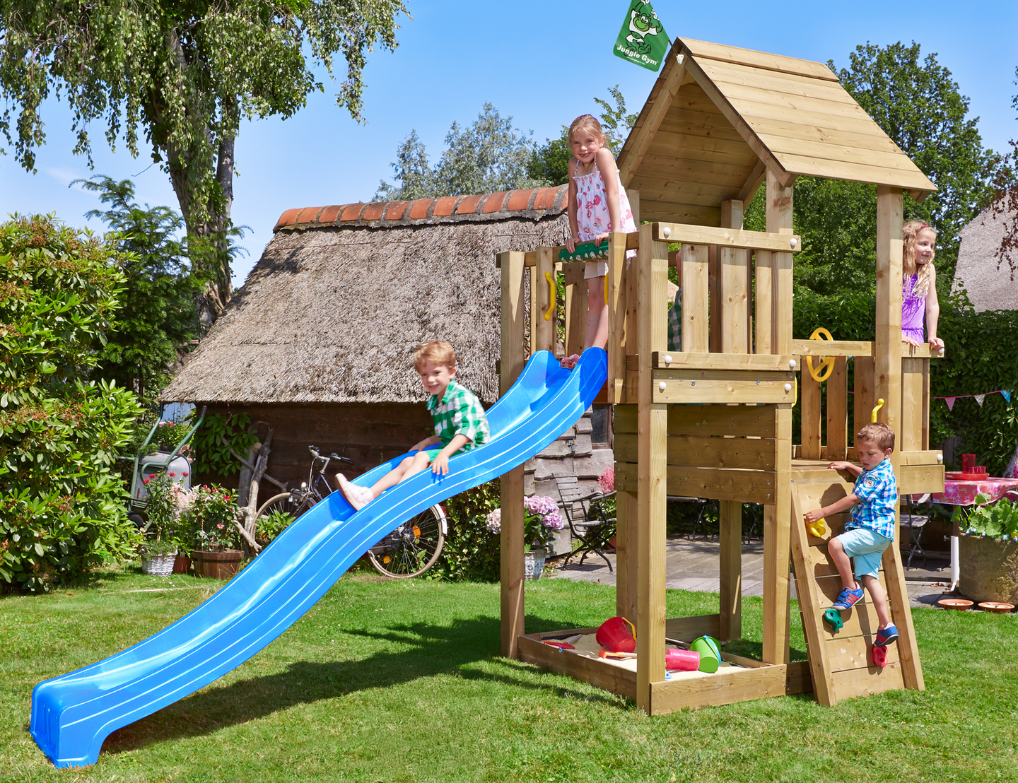 Leikkitorni Jungle Gym Cubby ja 120 kg hiekkaa sekä sininen liukumäki
