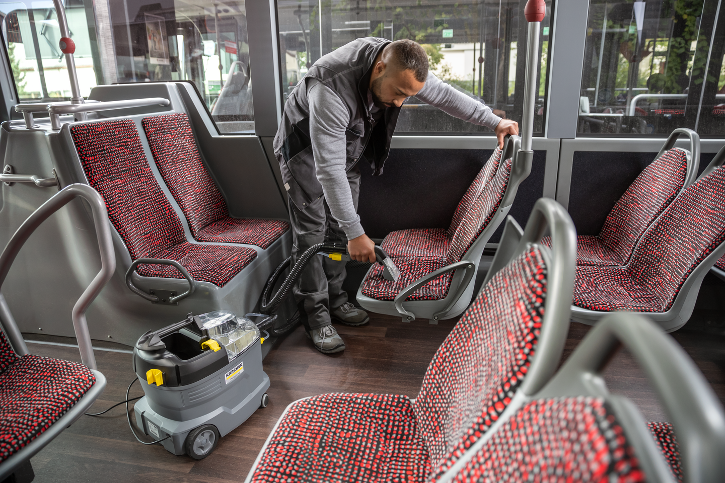 Tekstiilipesuri Kärcher Puzzi 8/1 ADV