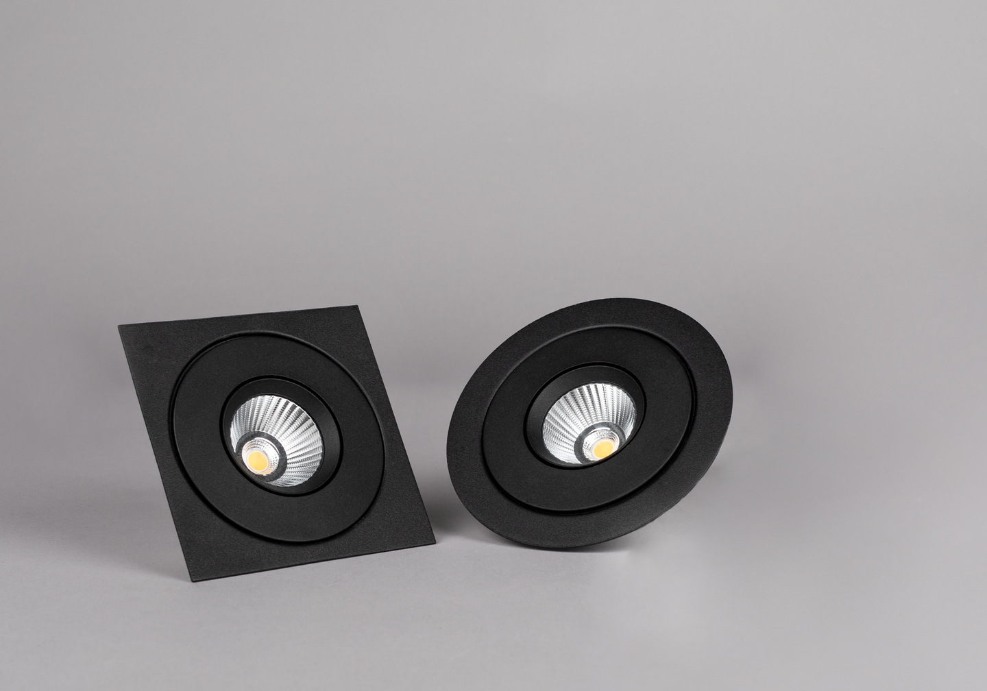 Mekaaninen lisätarvike Hide-a-lite koristekehys I 85 musta