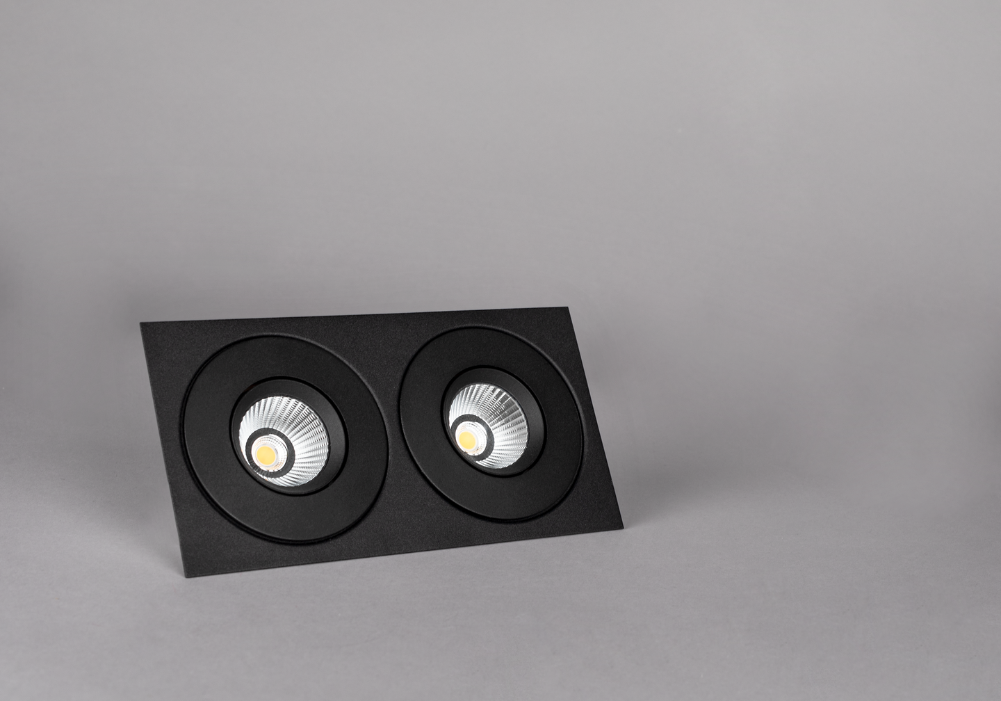 Mekaaninen lisätarvike Hide-a-lite koristekehys II 85 musta