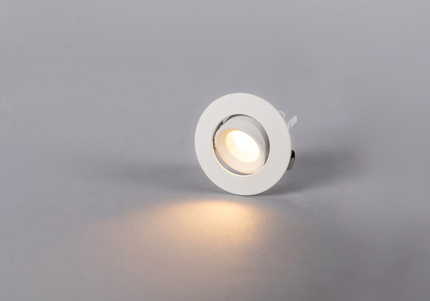 Alasvalo Hide-a-lite Core Smart Tilt 45° 2700K valkoinen