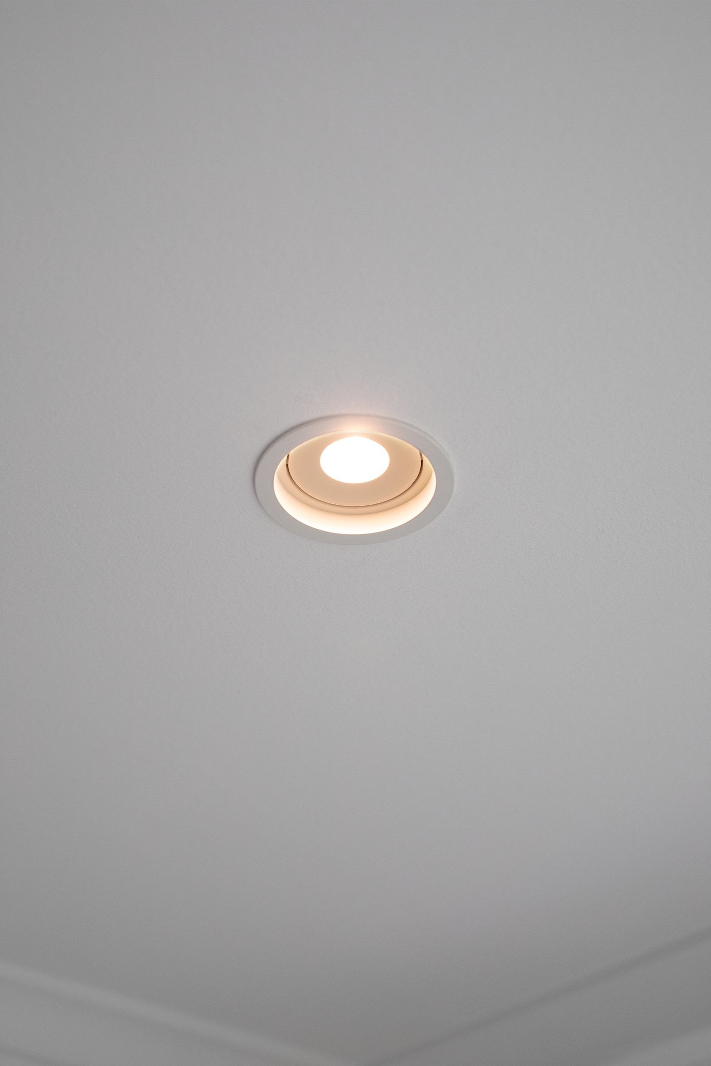 Alasvalo Hide-a-lite Level Quick ISO 2700K musta