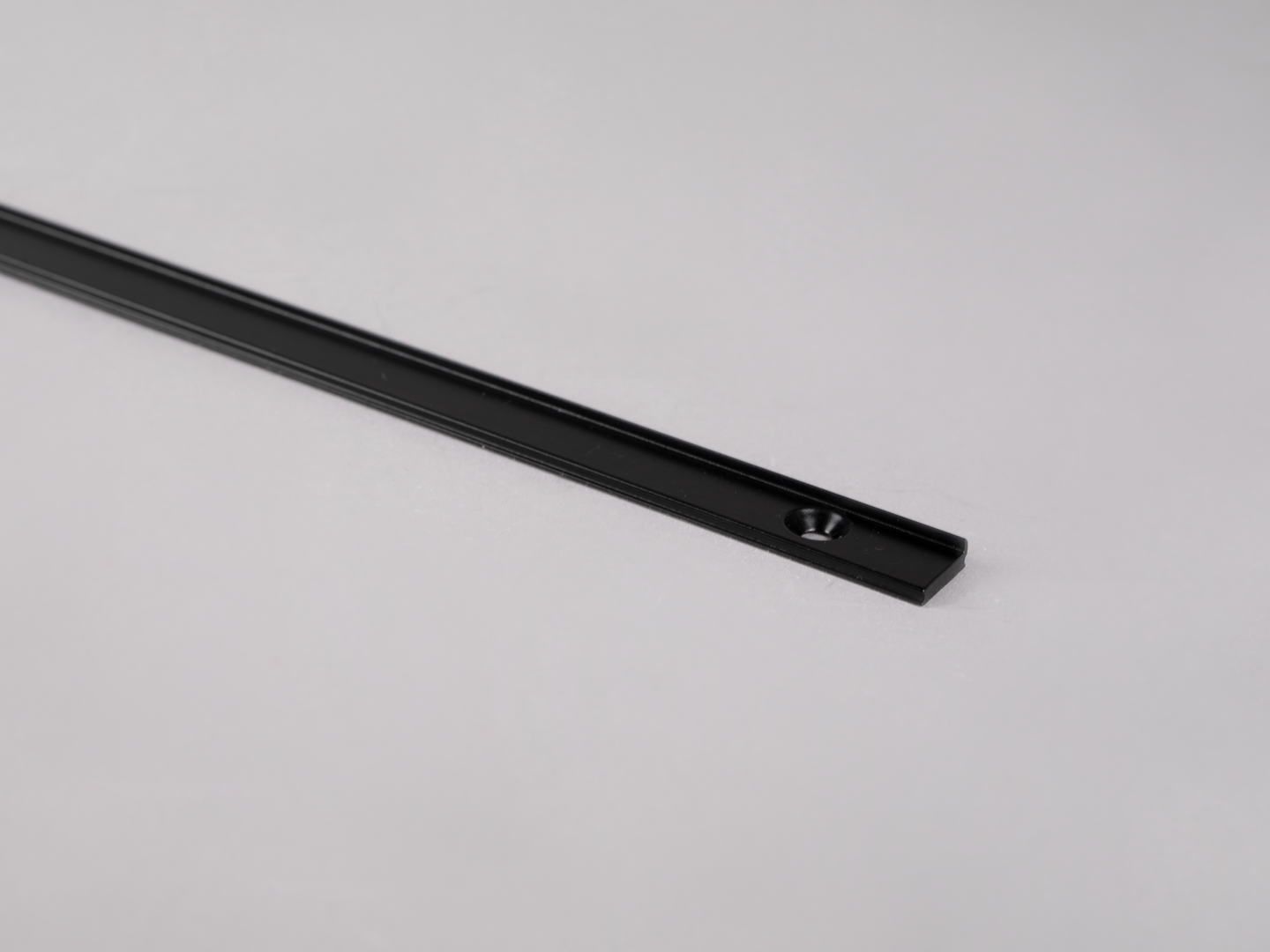 Profiili Hide-a-lite Art Slim musta 2m