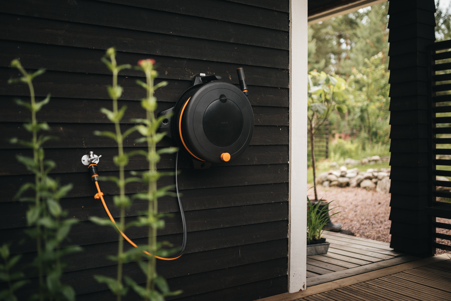 Seinäteline Kastelukelaan Fiskars  M/L Solid