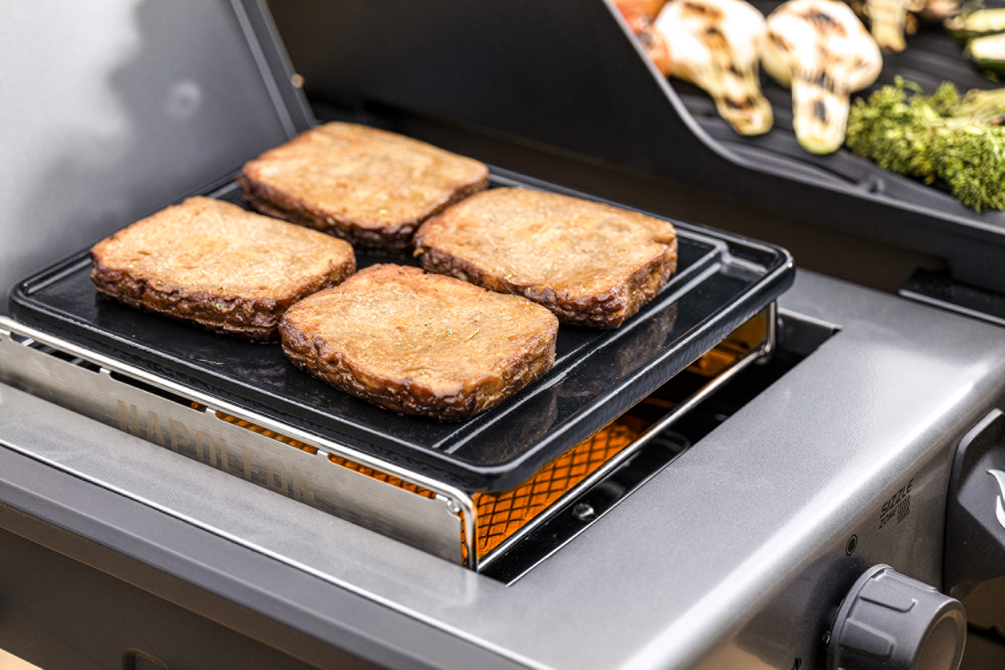 Umpiparila Napoleon SizzleZone sivupolttimoon, pieni