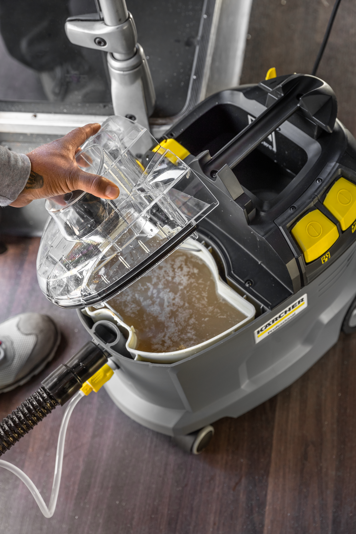 Tekstiilipesuri Kärcher Puzzi 8/1 ADV