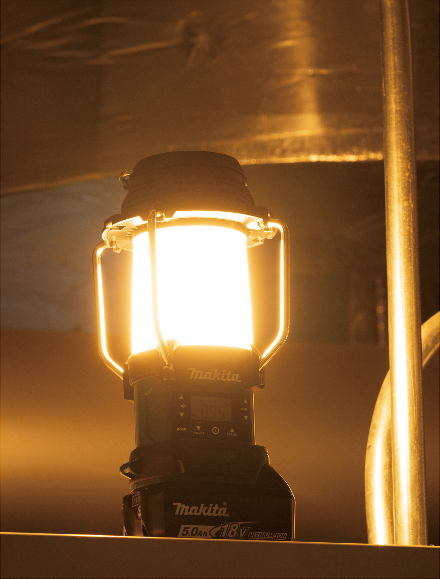 Akkuradio/akkuvalaisin Makita DMR055 18V LXT runko