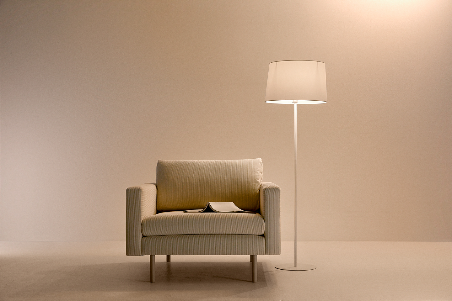 Led-lamppu WiZ WI-FI 8W E27 A60 HIMMENNETTÄVÄ