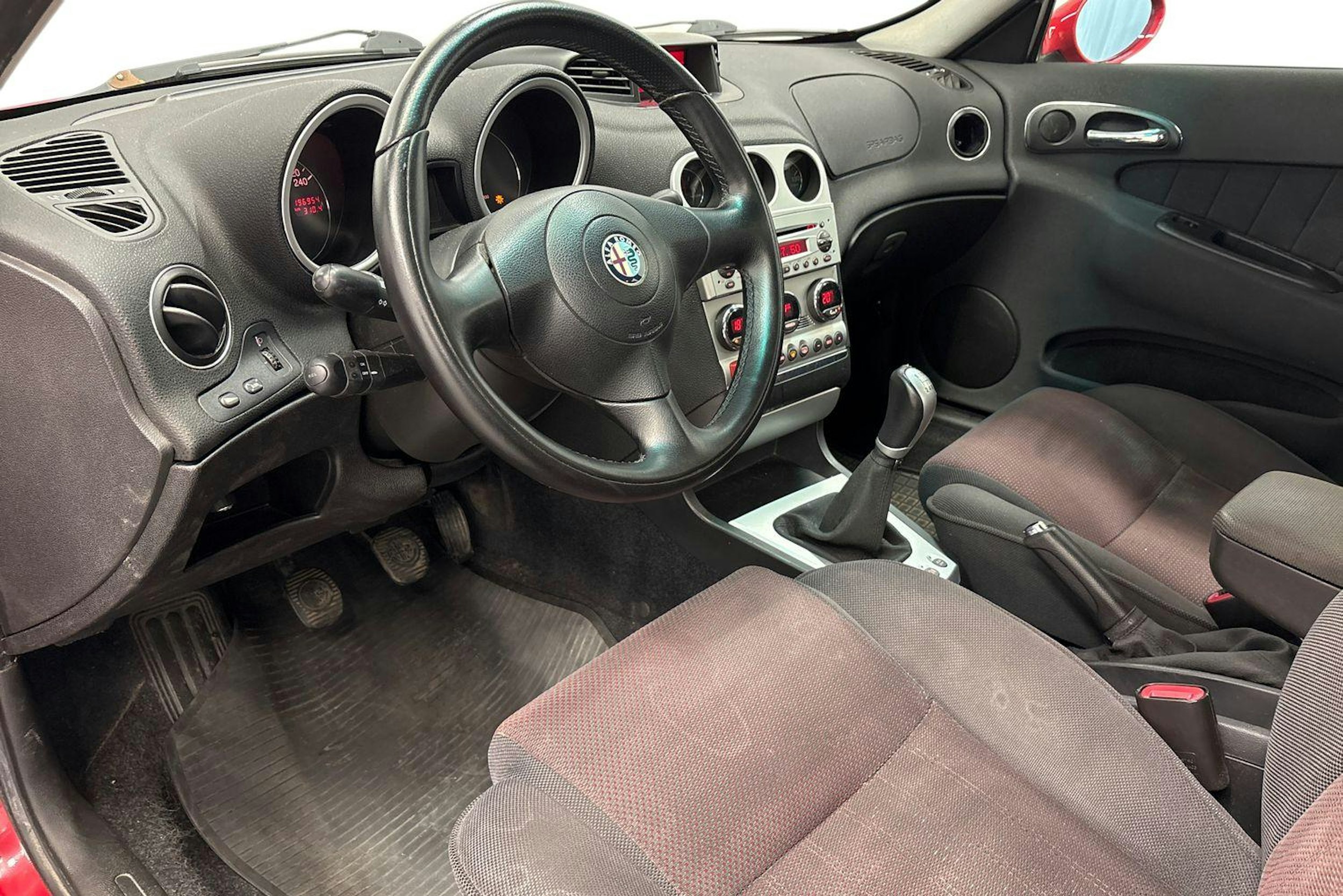 punainen Alfa Romeo 156 2003 kuva 7.