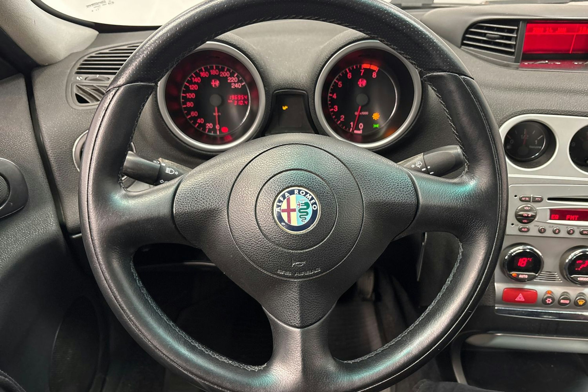 punainen Alfa Romeo 156 2003 kuva 17.