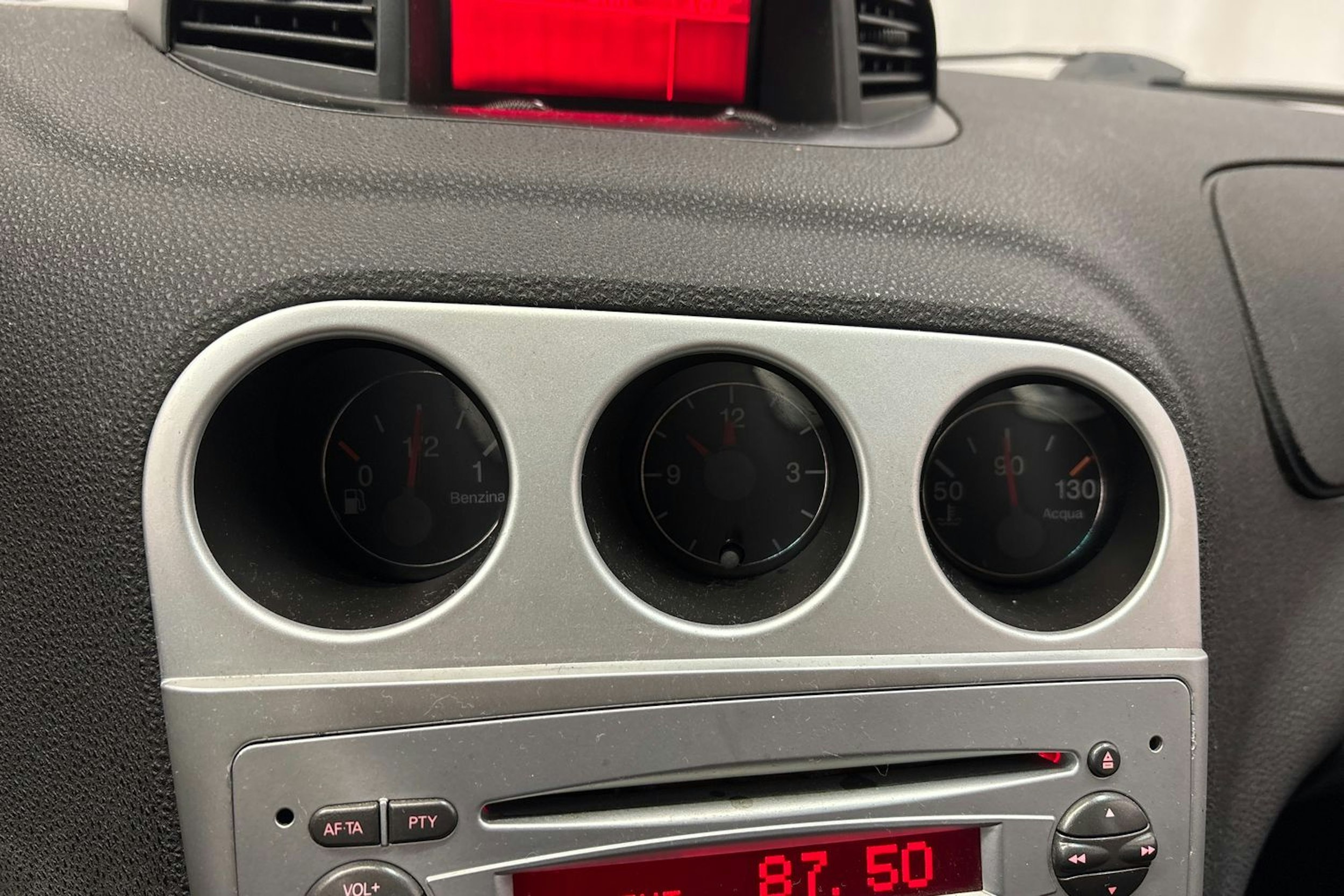 punainen Alfa Romeo 156 2003 kuva 20.