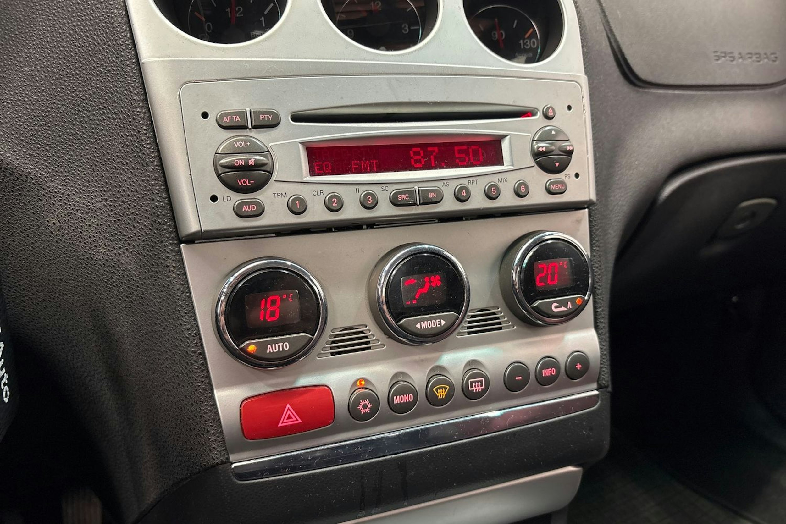 punainen Alfa Romeo 156 2003 kuva 21.