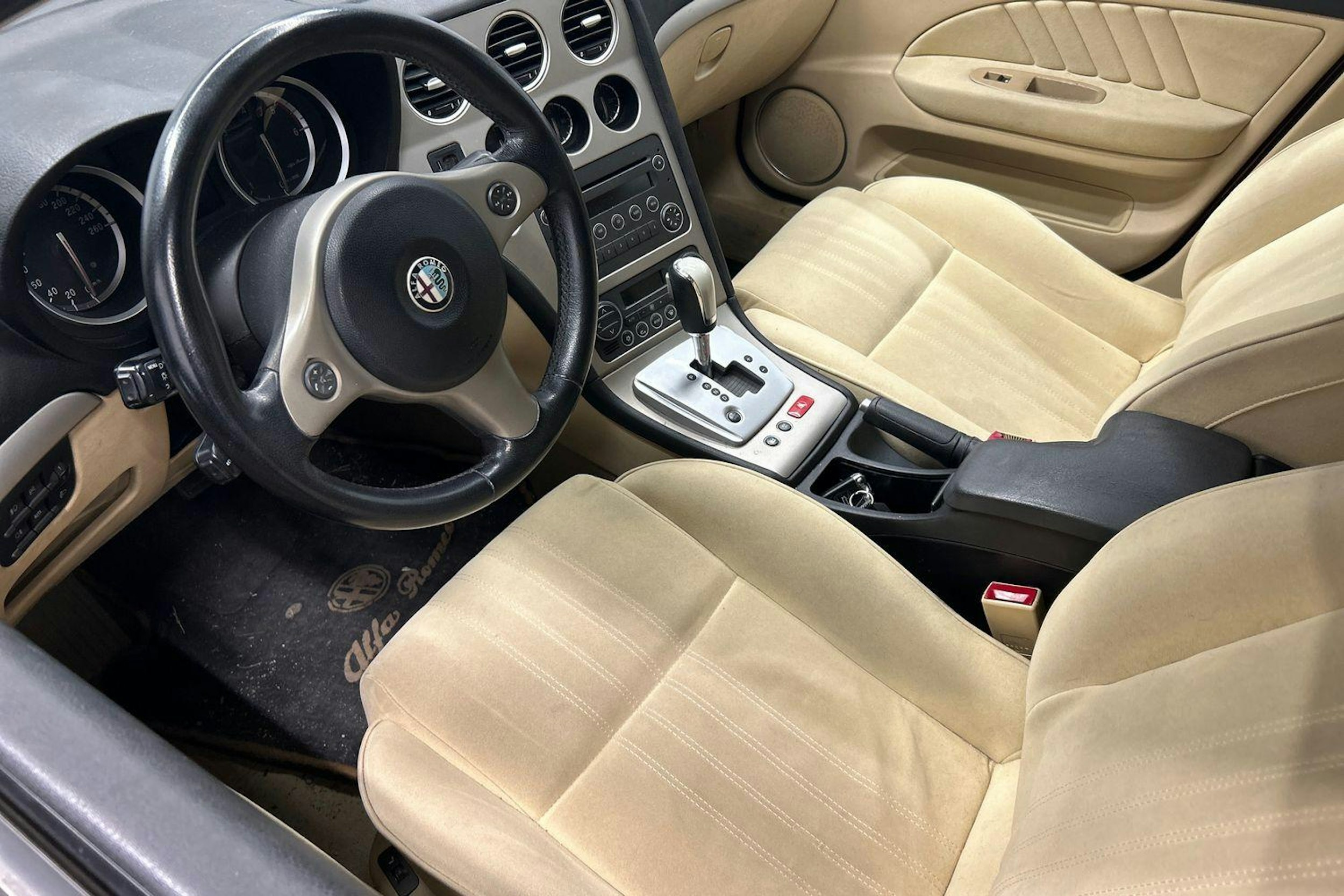Punainen Alfa Romeo 159 2007 kuva 6.