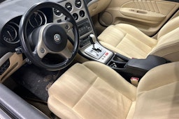 Punainen Alfa Romeo 159 2007 kuva 6.