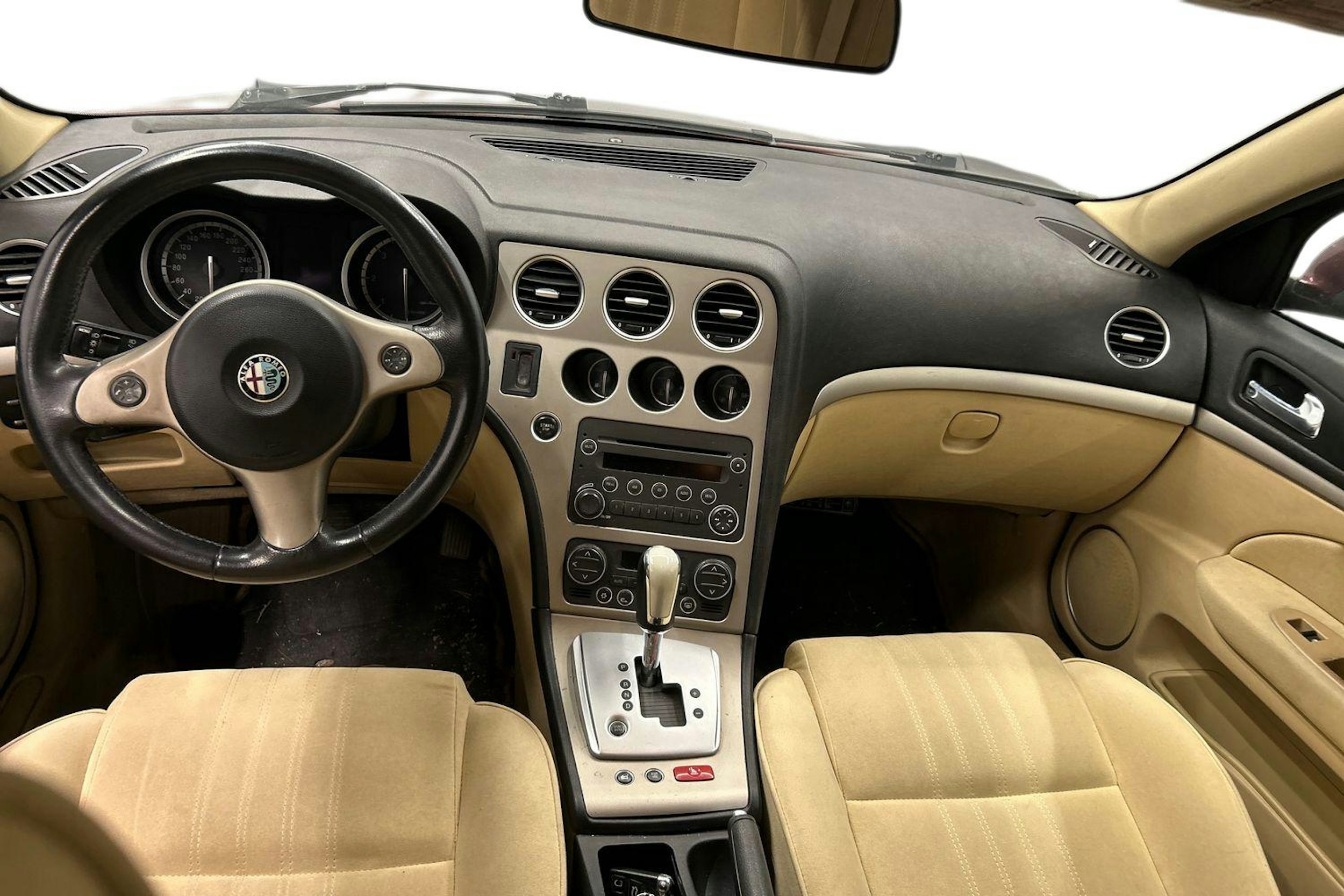Punainen Alfa Romeo 159 2007 kuva 7.